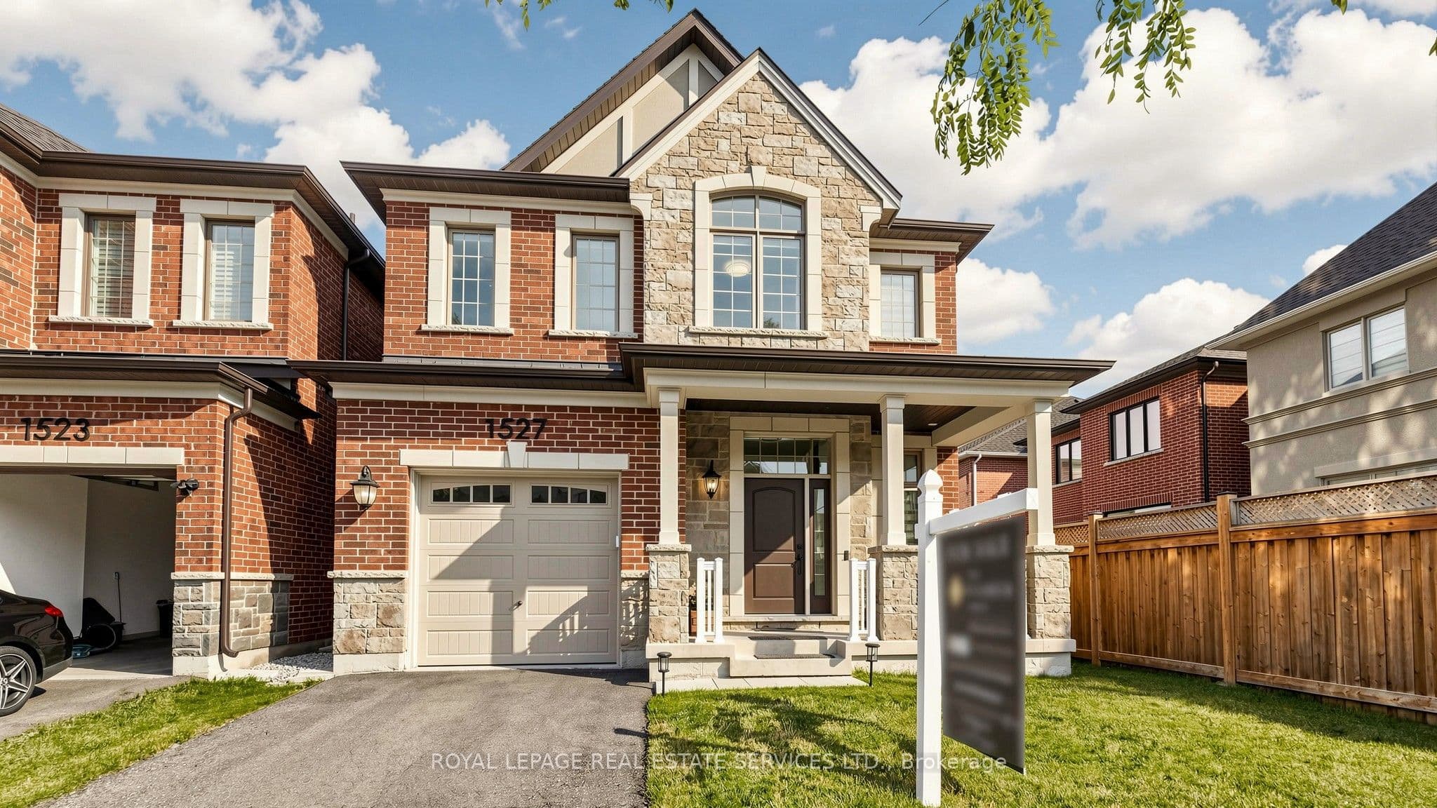 1527 Varelas Passage, Oakville, ON L6H 3S2