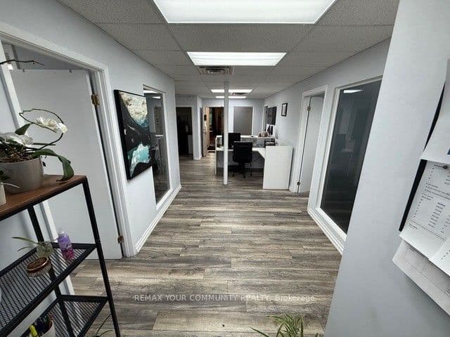 10212 Yonge Street 207, Richmond Hill, ON L4C 3B6