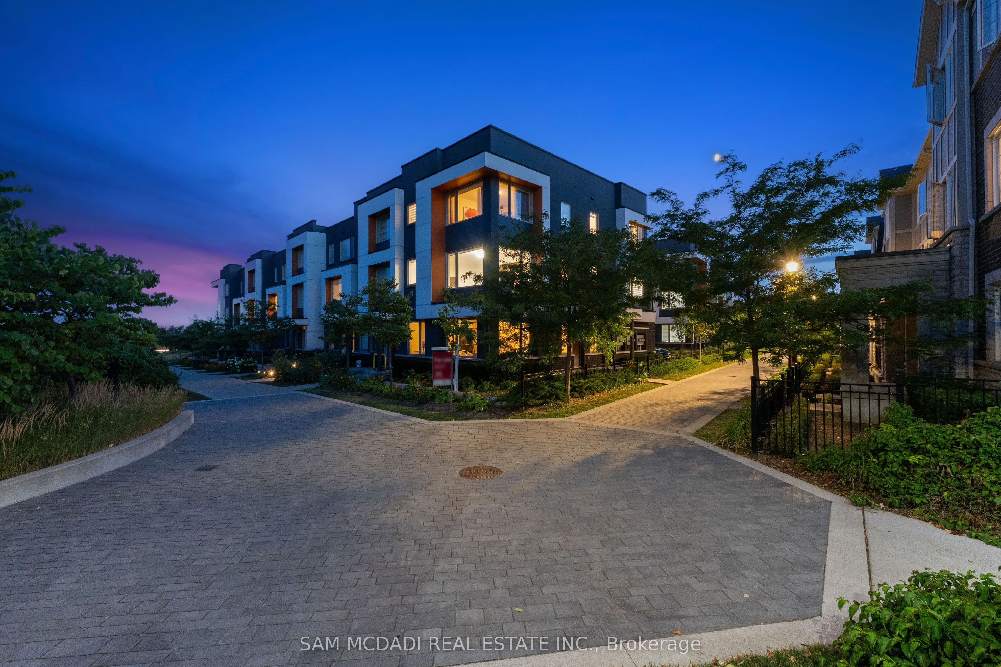 3006 Creekshore Common 34, Oakville, ON L6M 0Y6