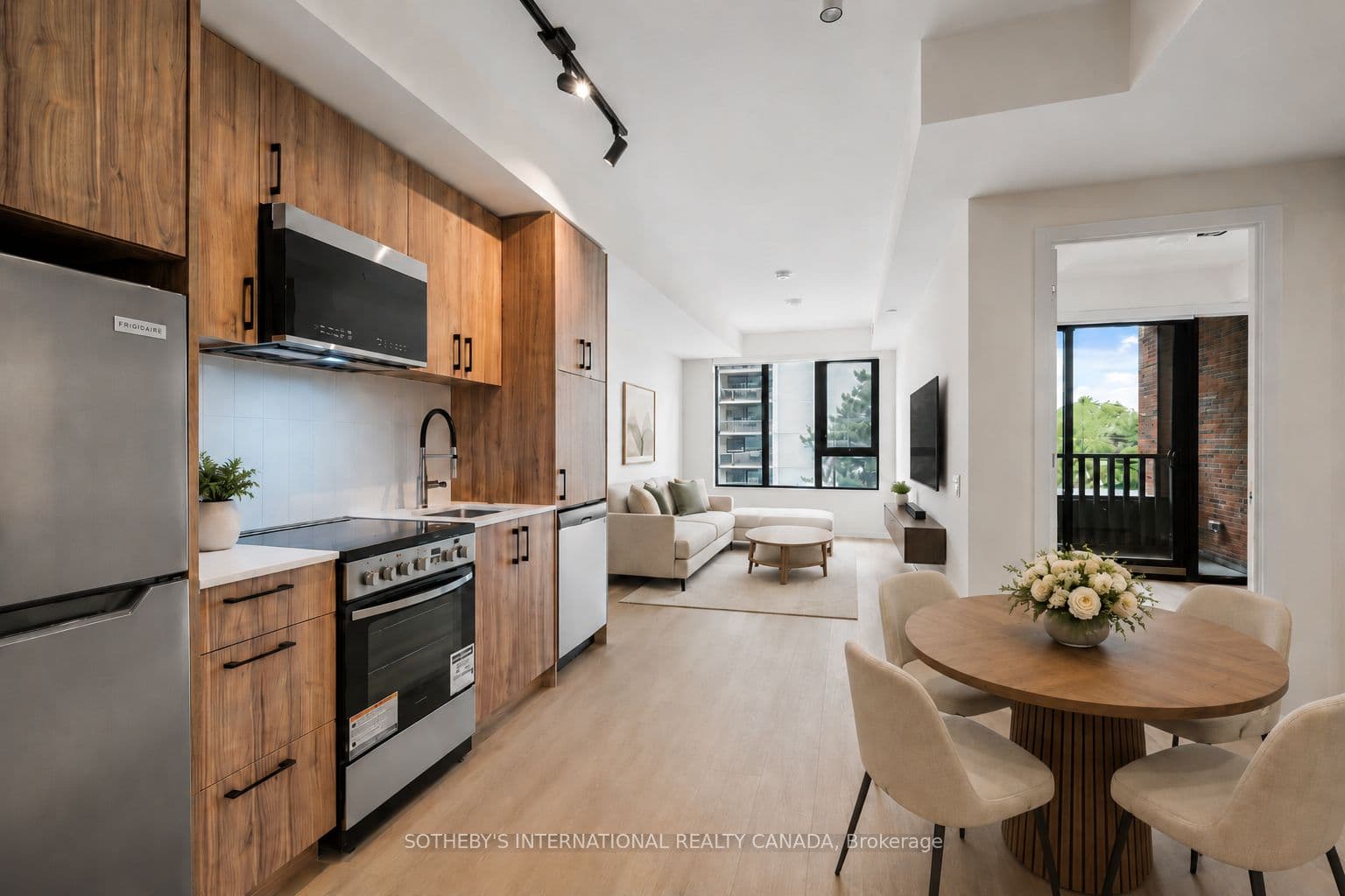 109 Erskine Avenue 308, Toronto, ON M4P 0G8