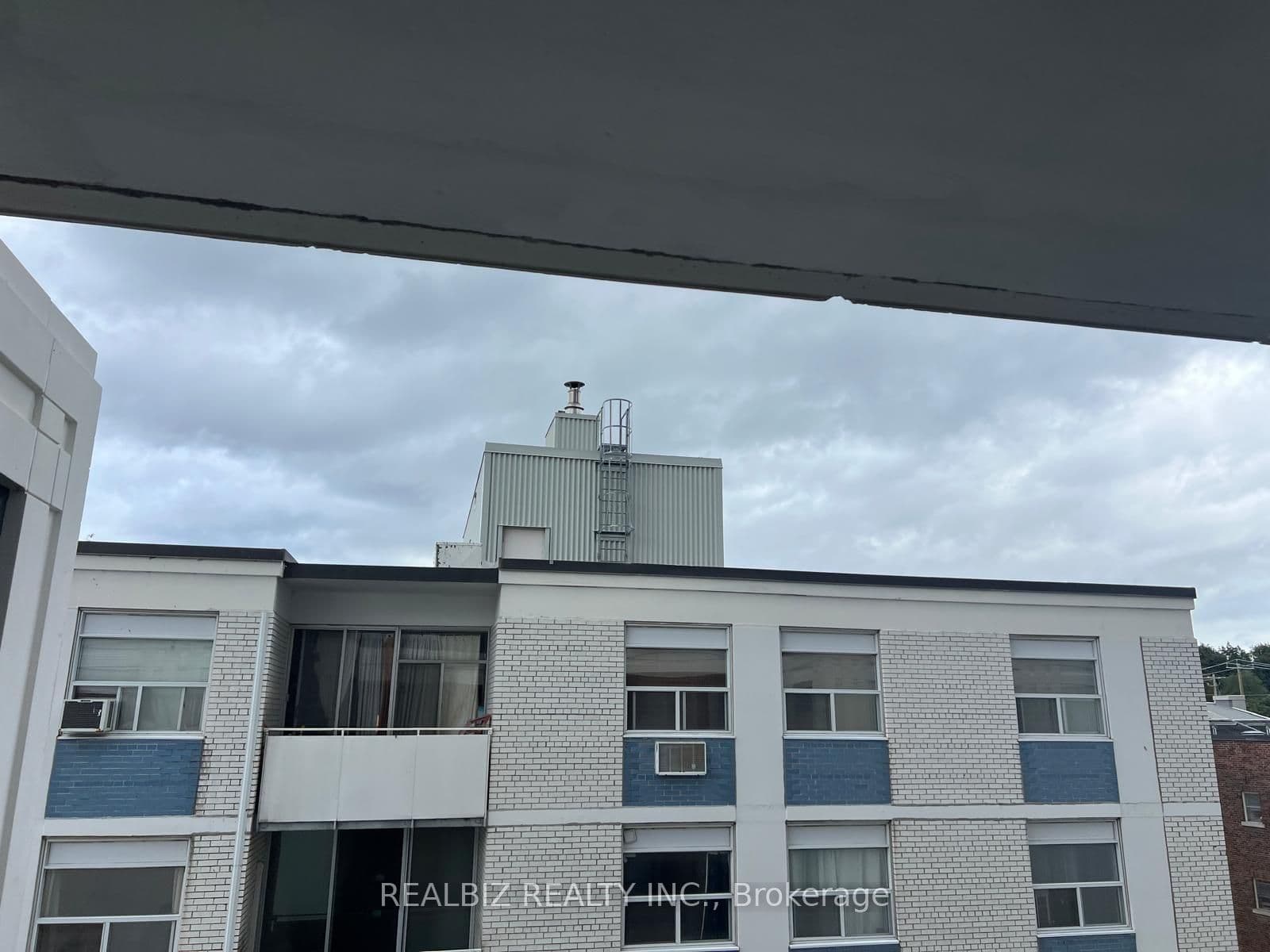 91 Montclair Avenue 823, Toronto, ON M5P 0B1
