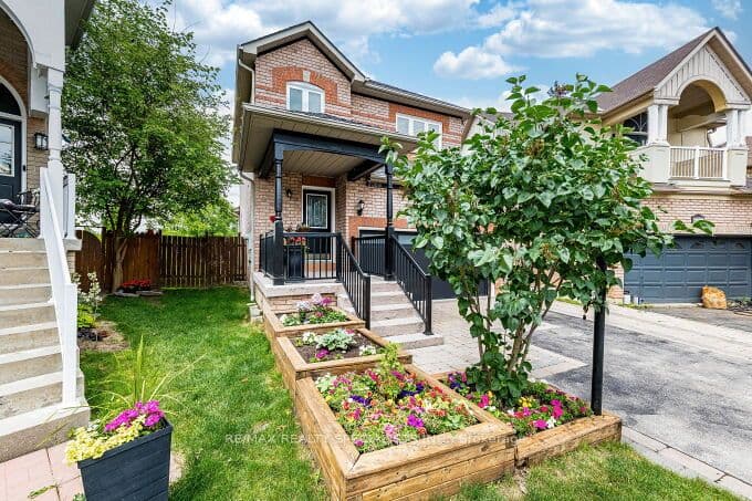 7389 Banffshire Court, Mississauga, ON L5N 7Z9