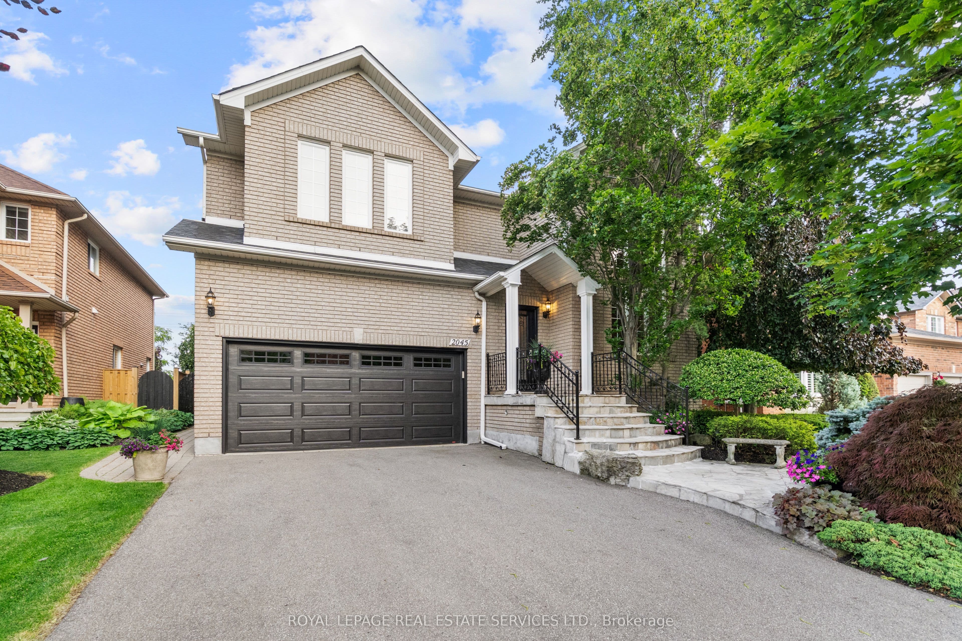 2045 Rosemount Crescent, Oakville, ON L6M 3P5