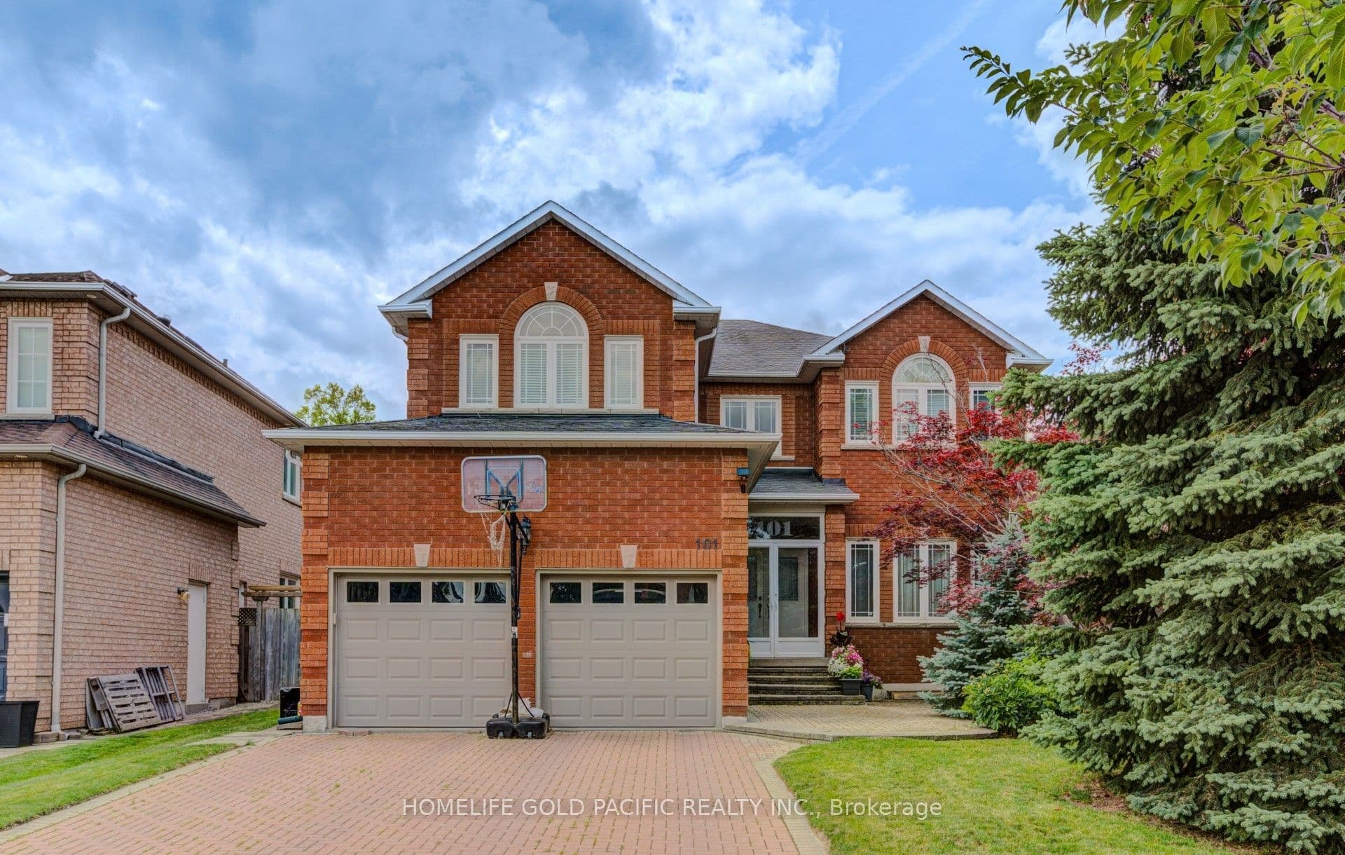 101 Clarendon Drive, Richmond Hill, ON L4B 3W5