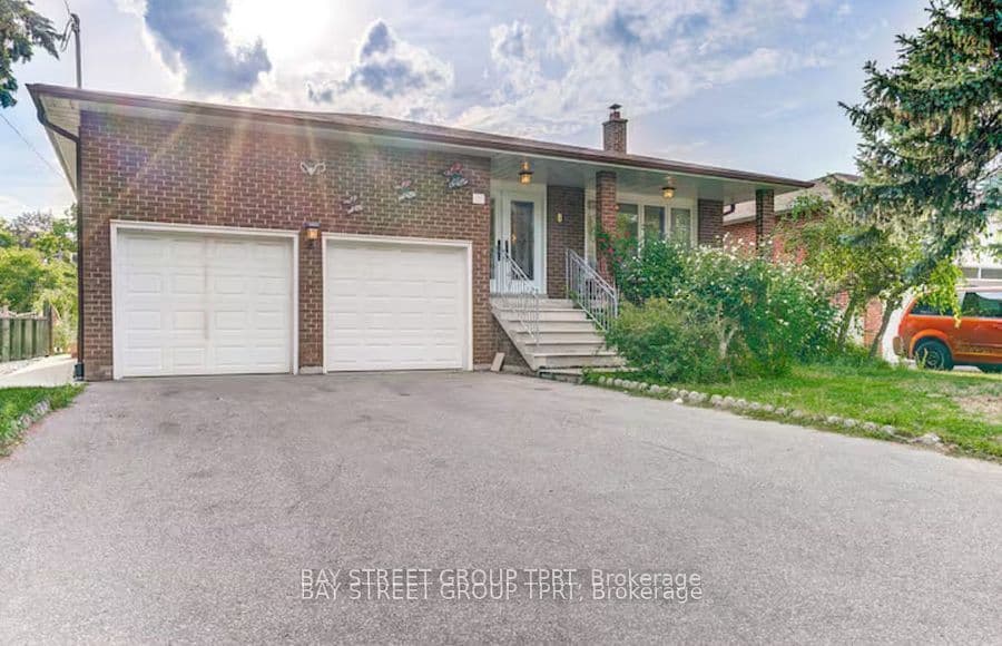 8 Kersey Crescent, Richmond Hill, ON L4C 3W3