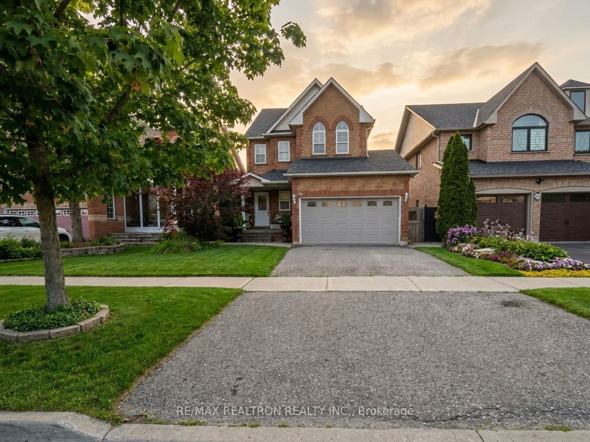 18 Nantucket Drive Main & 2nd Floor, Richmond Hill, ON L4E 3V1