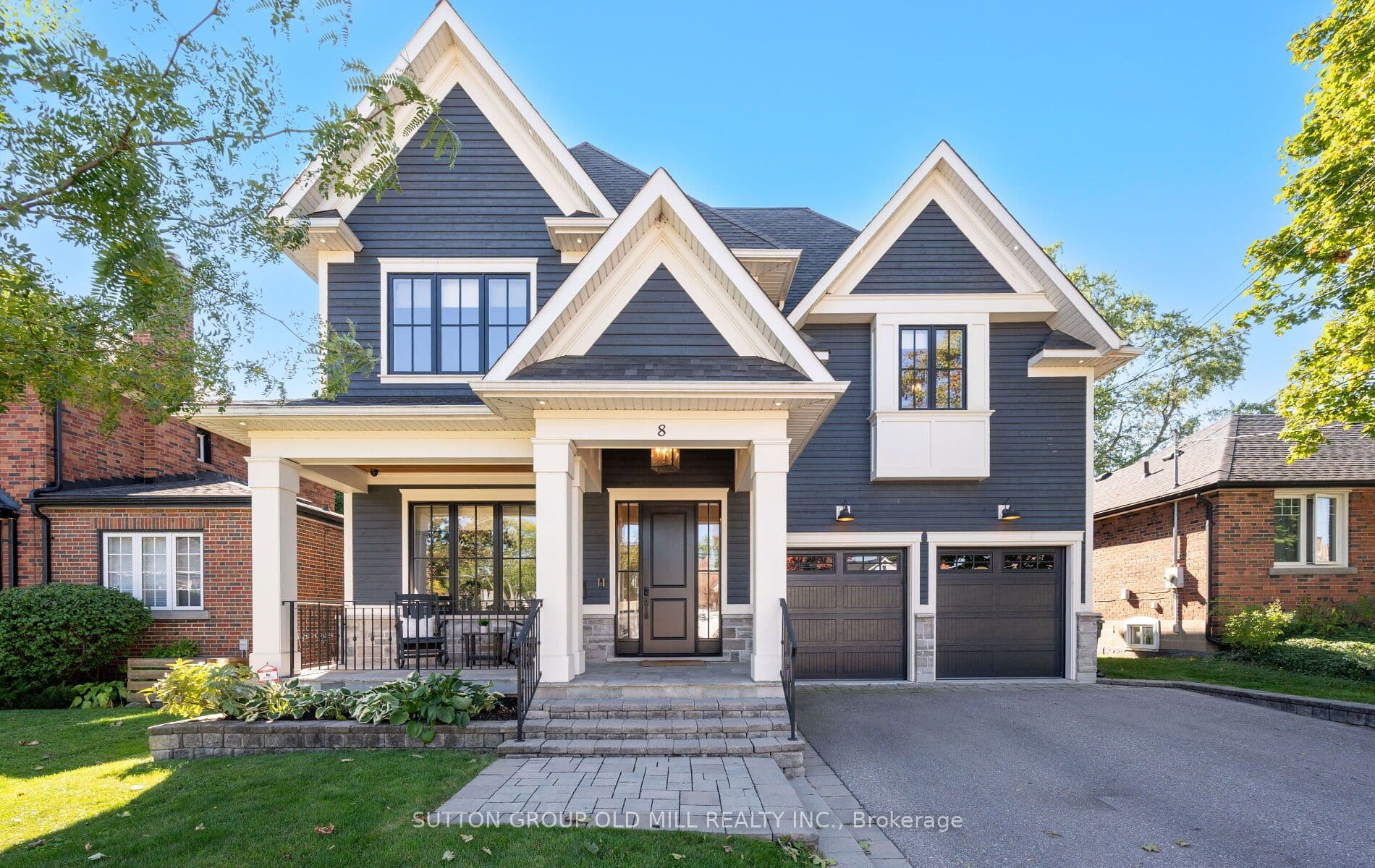 8 Cumberland Drive, Mississauga, ON L5G 3M6