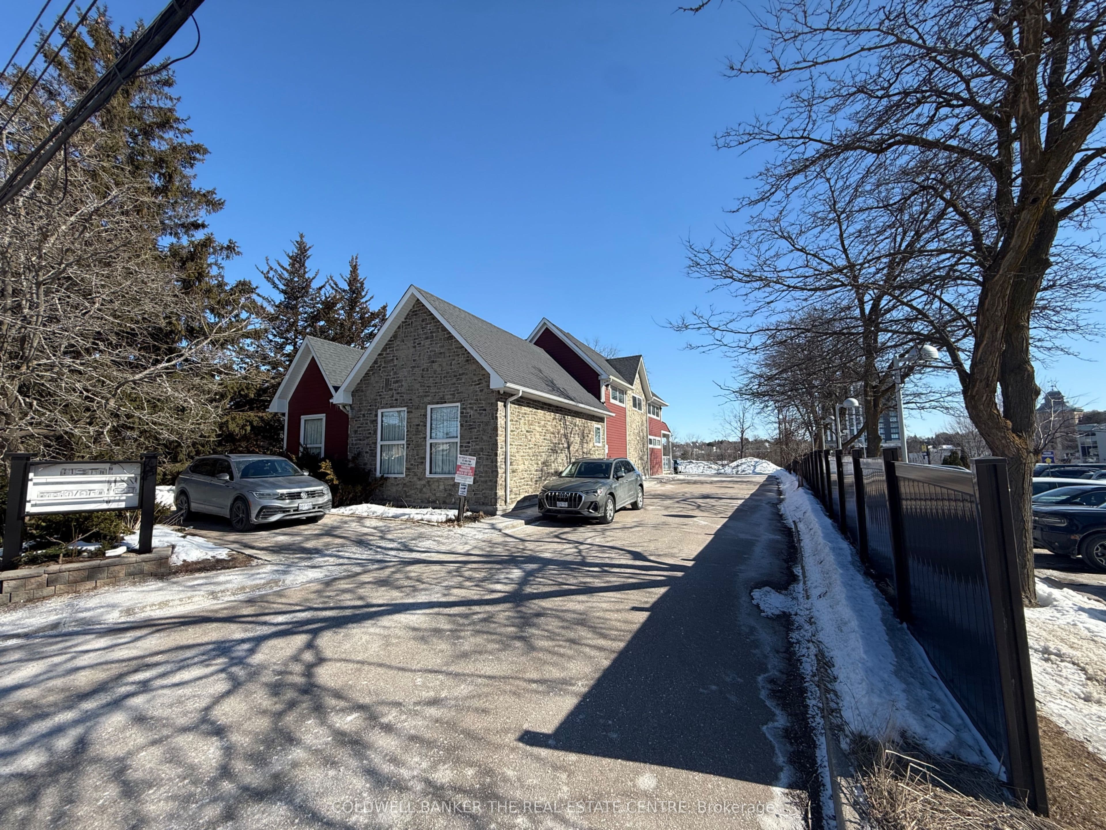 23 Bolton Avenue, Newmarket, ON L3Y 2X3