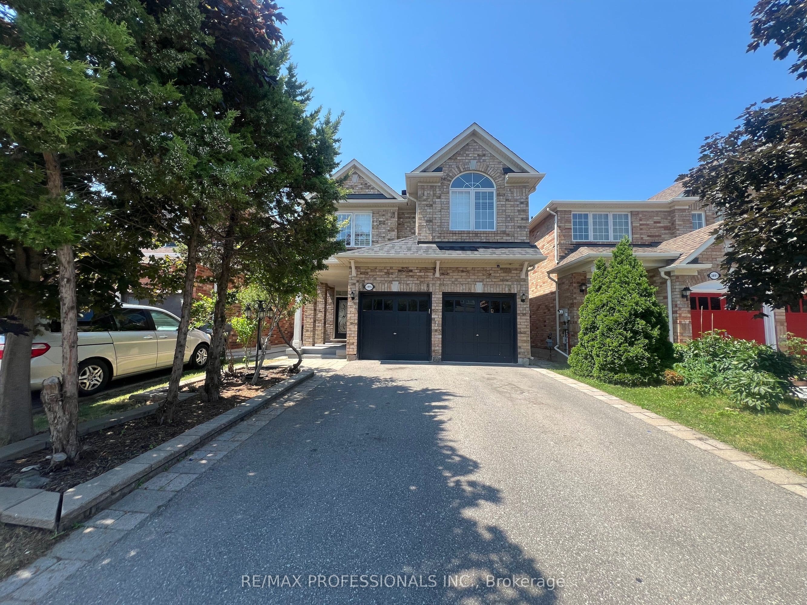 3895 Henrietta Way, Mississauga, ON L5M 7Y4
