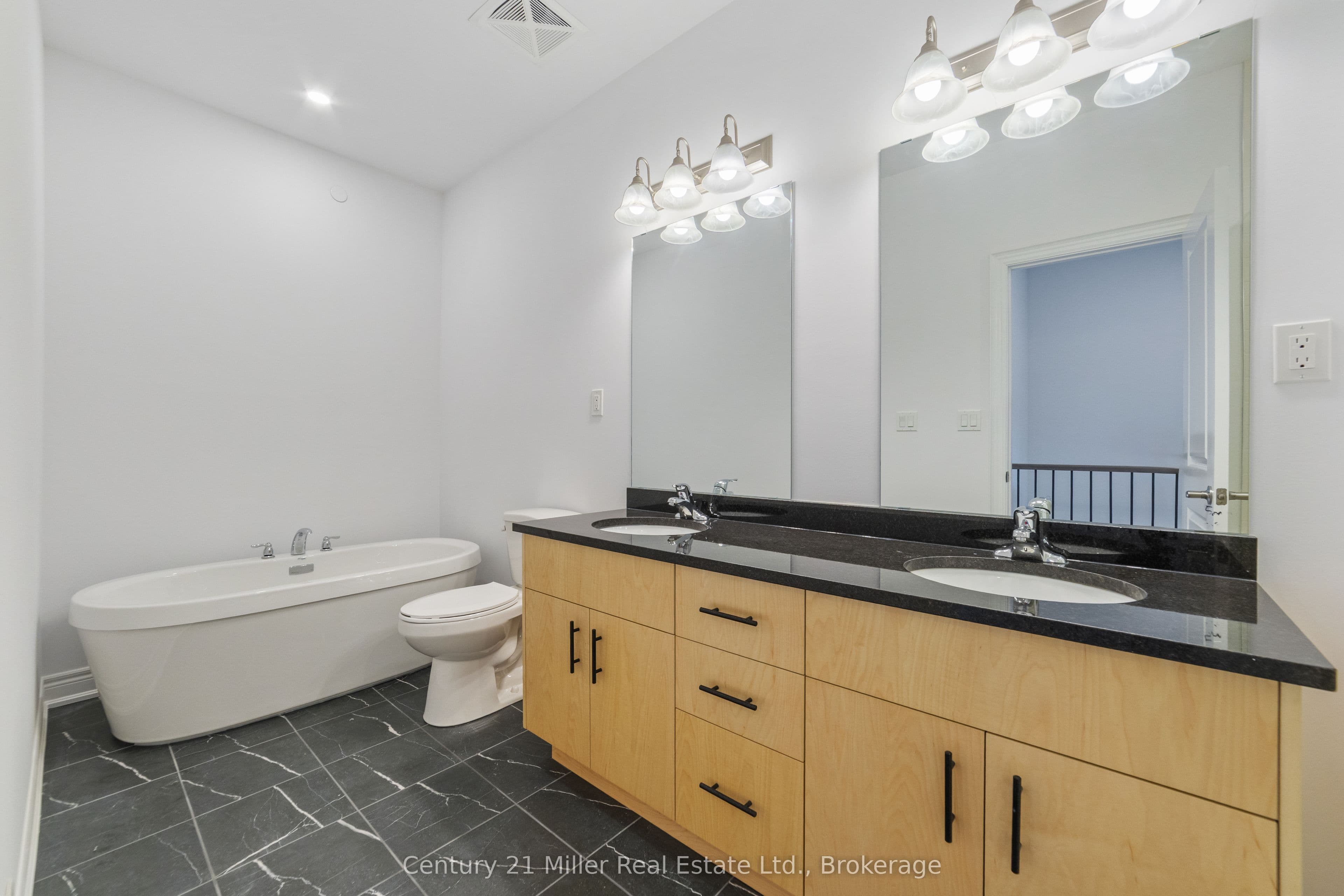 2140 Trafalgar Road 48, Oakville, ON L6H 8A5
