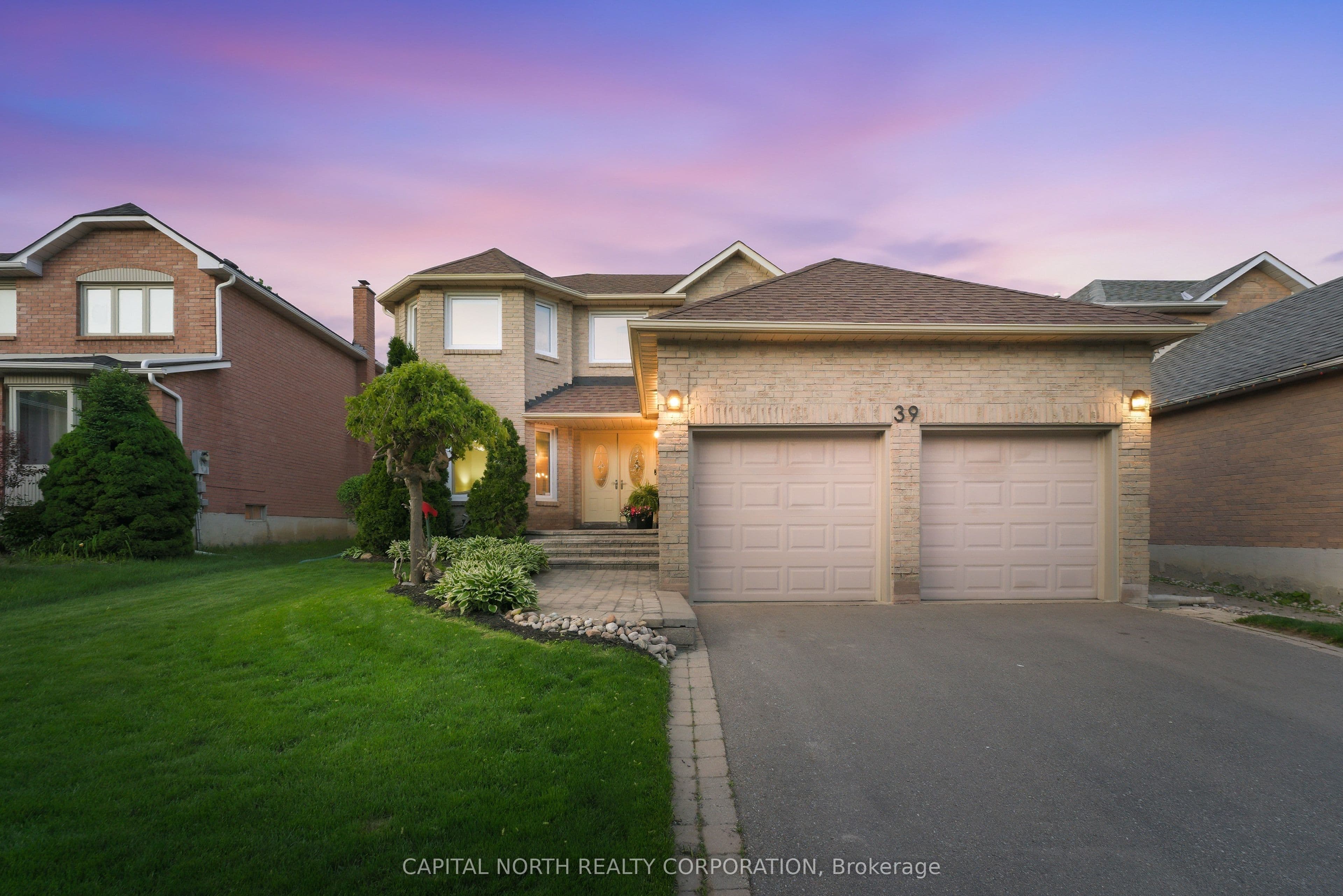 39 Waterhouse Way, Richmond Hill, ON L4C 9H5