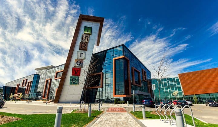 7250 Keele Street 262, Vaughan, ON L4K 1Z8