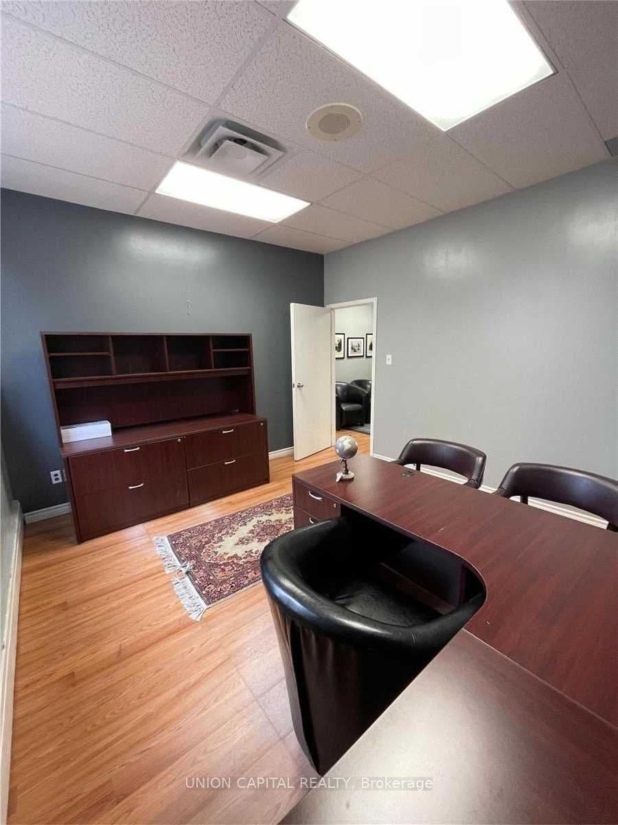 10211 Yonge Street 205, Richmond Hill, ON L4C 3B3