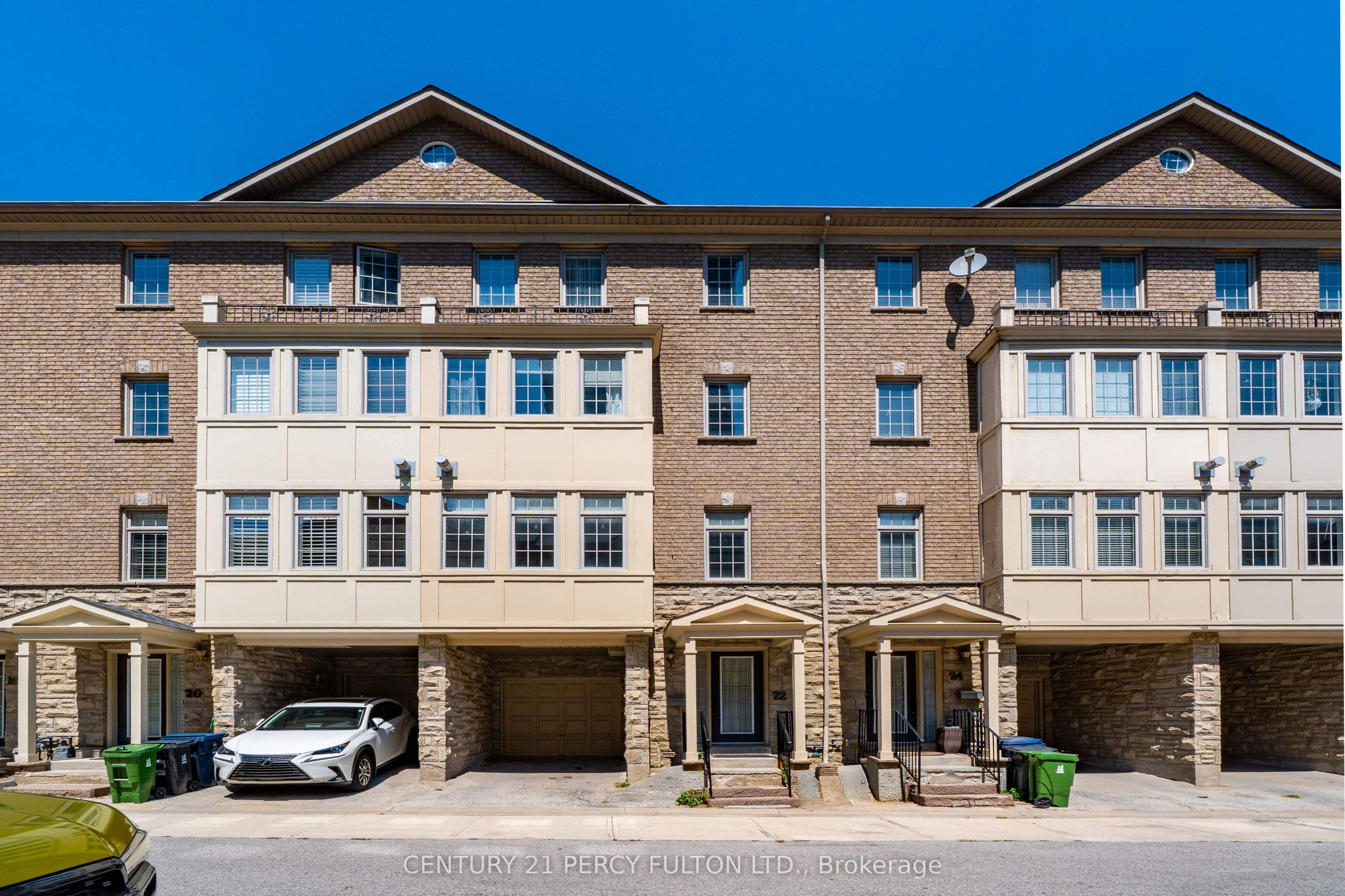 22 William Poole Way 15, Toronto, ON M2N 7A7