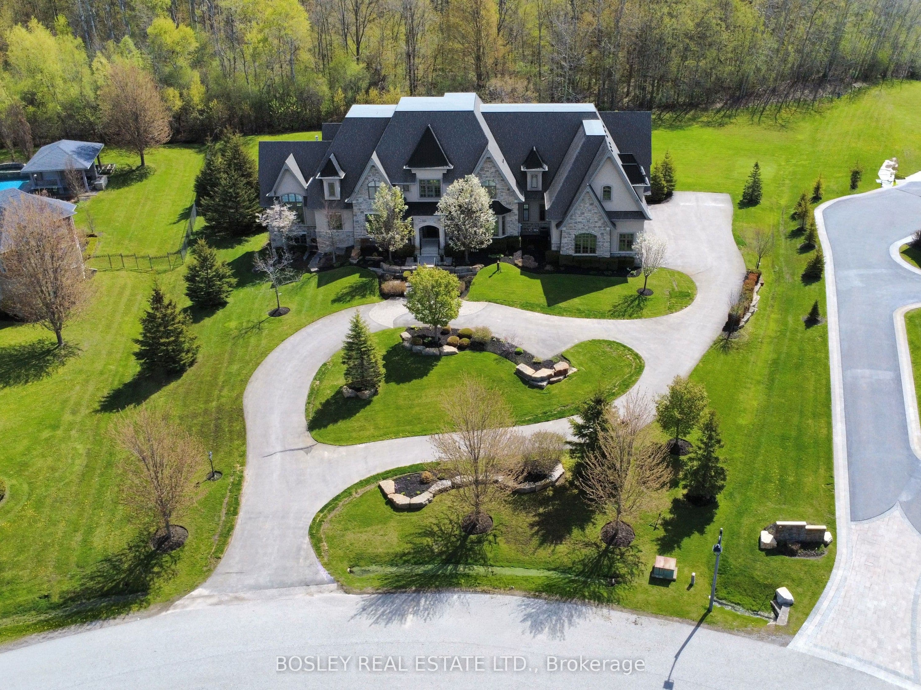 3325 Hollywood Court, Pickering, ON L1X 0A3