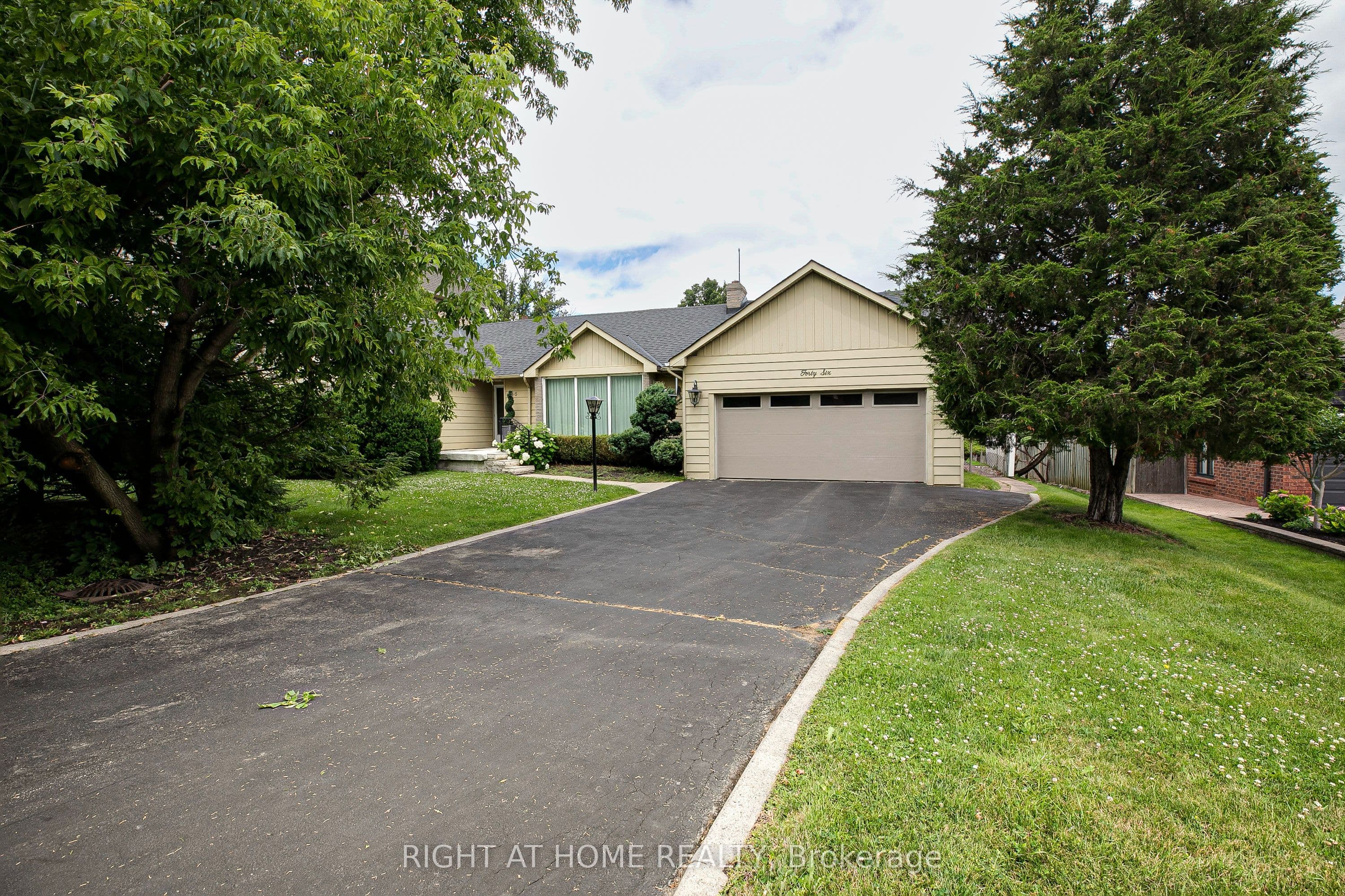 46 Roosevelt Drive, Richmond Hill, ON L4C 6V4