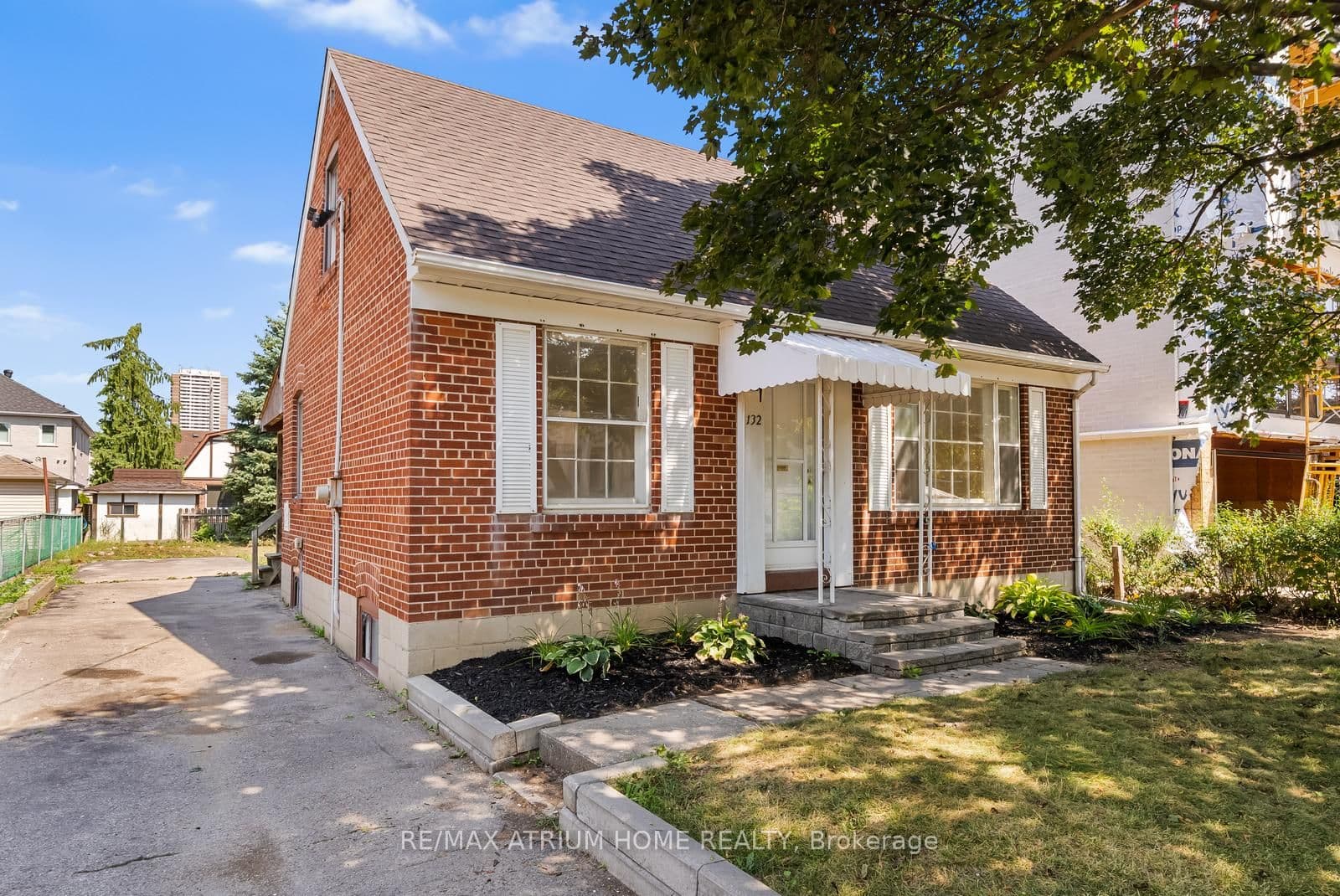 132 Homewood Avenue, Toronto, ON M2M 1K3