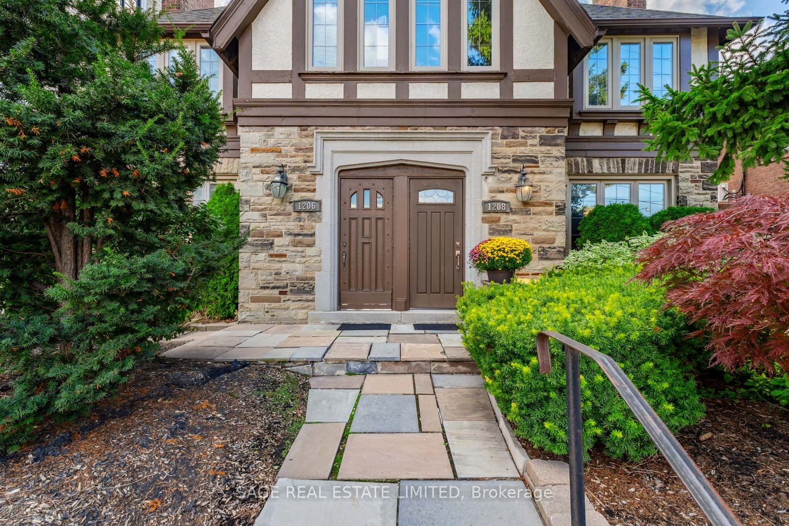 1208 Avenue Road, Toronto, ON M5N 2G4