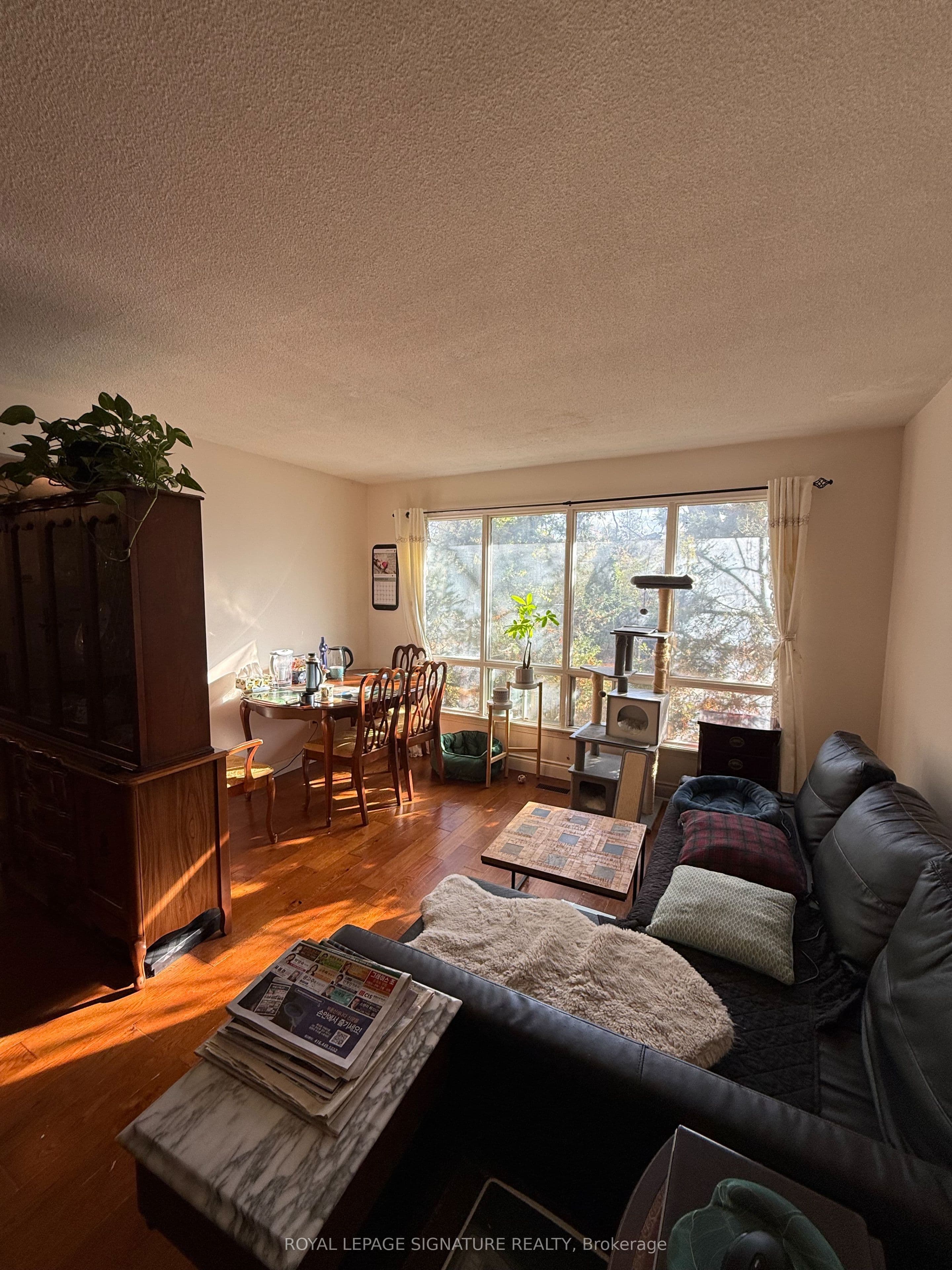10 Teagarden Court, Toronto, ON M2N 5Z9