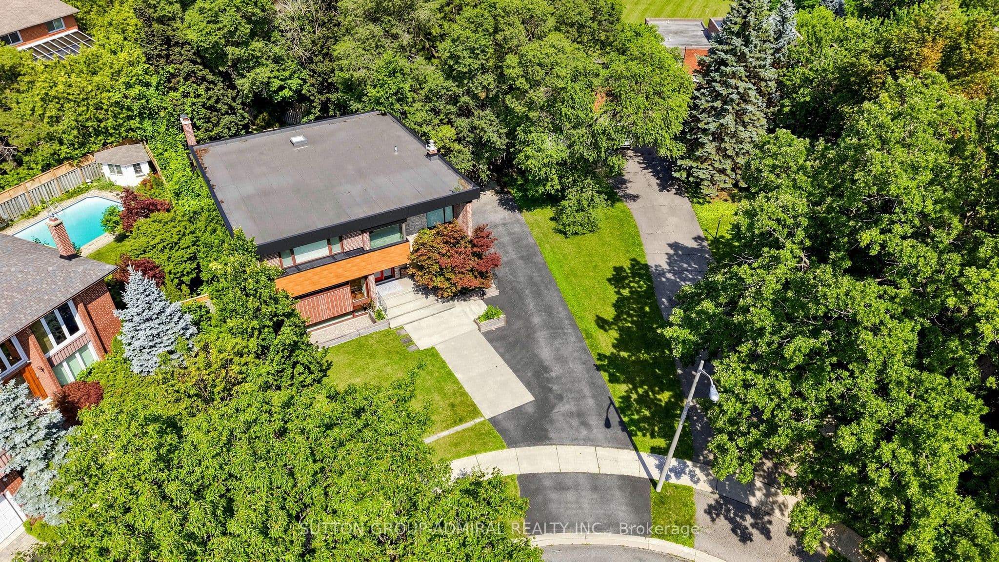 8 Foxdale Court, Toronto, ON M2K 2P2