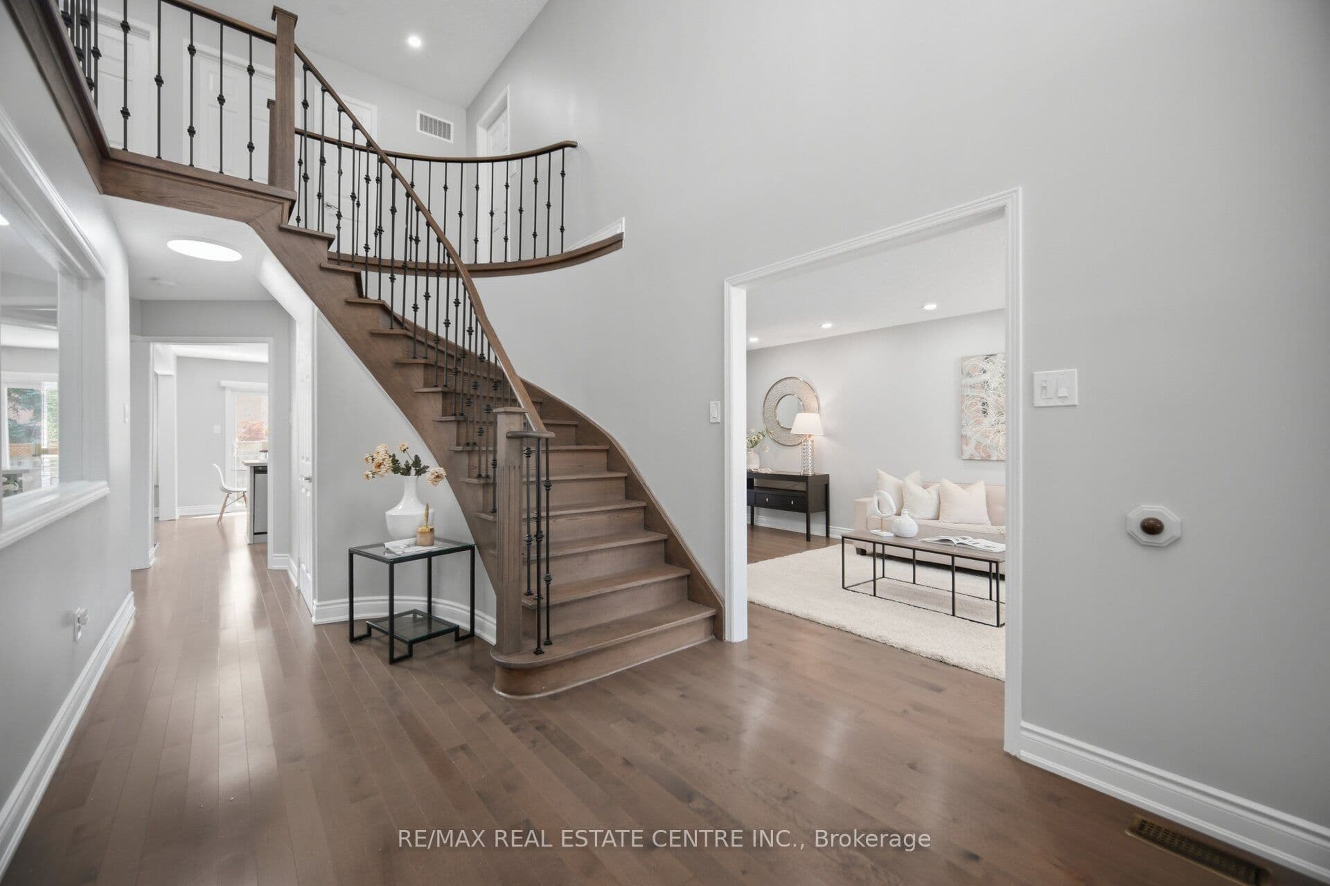 1558 Highbrook Avenue, Mississauga, ON L5M 4V8