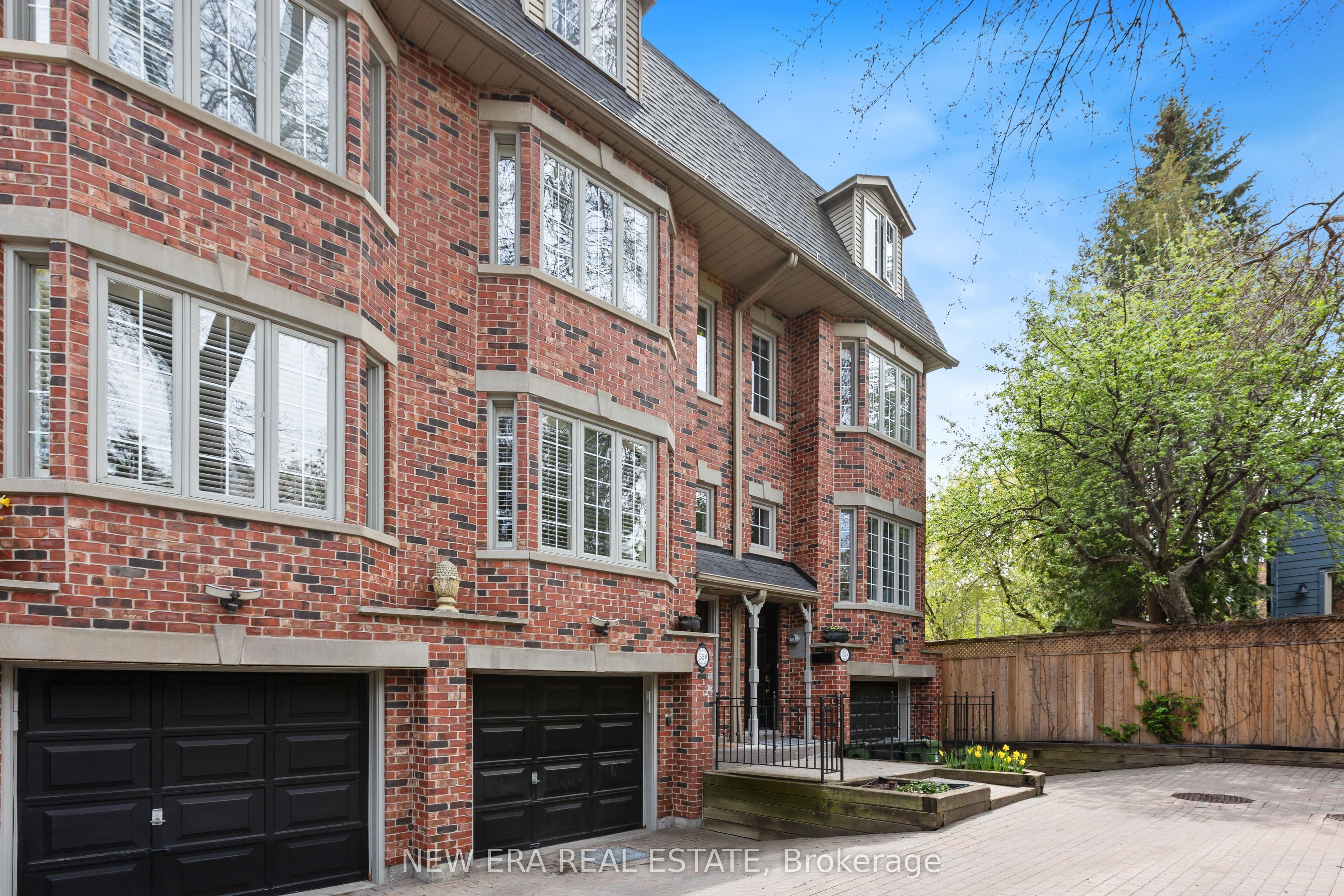 35 Spruce Street B, Toronto, ON M5A 2H8