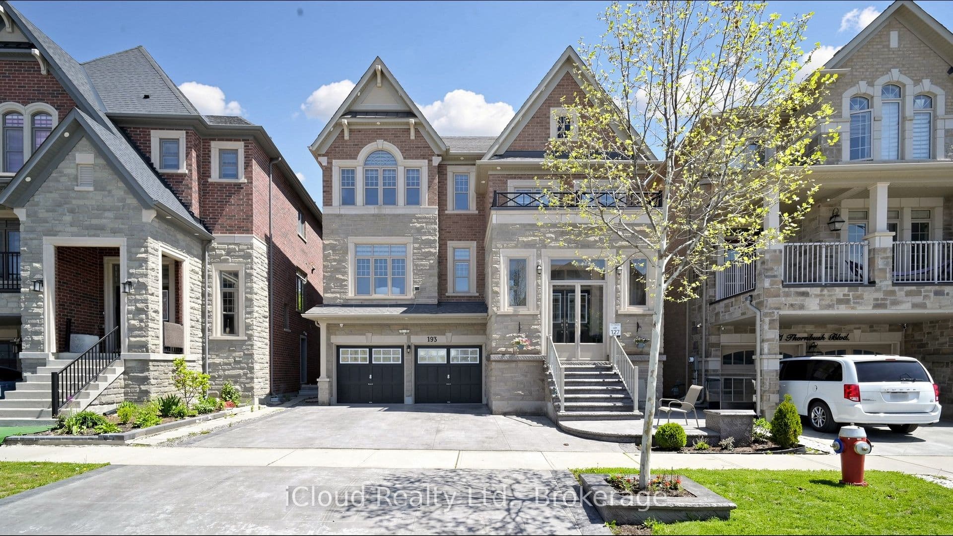 193 THORNBUSH Boulevard E, Brampton, ON L7A 4R7