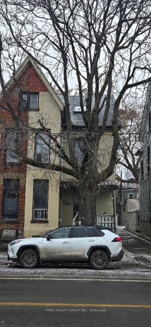 930 Dundas Street E, Toronto, ON M4M 1R3