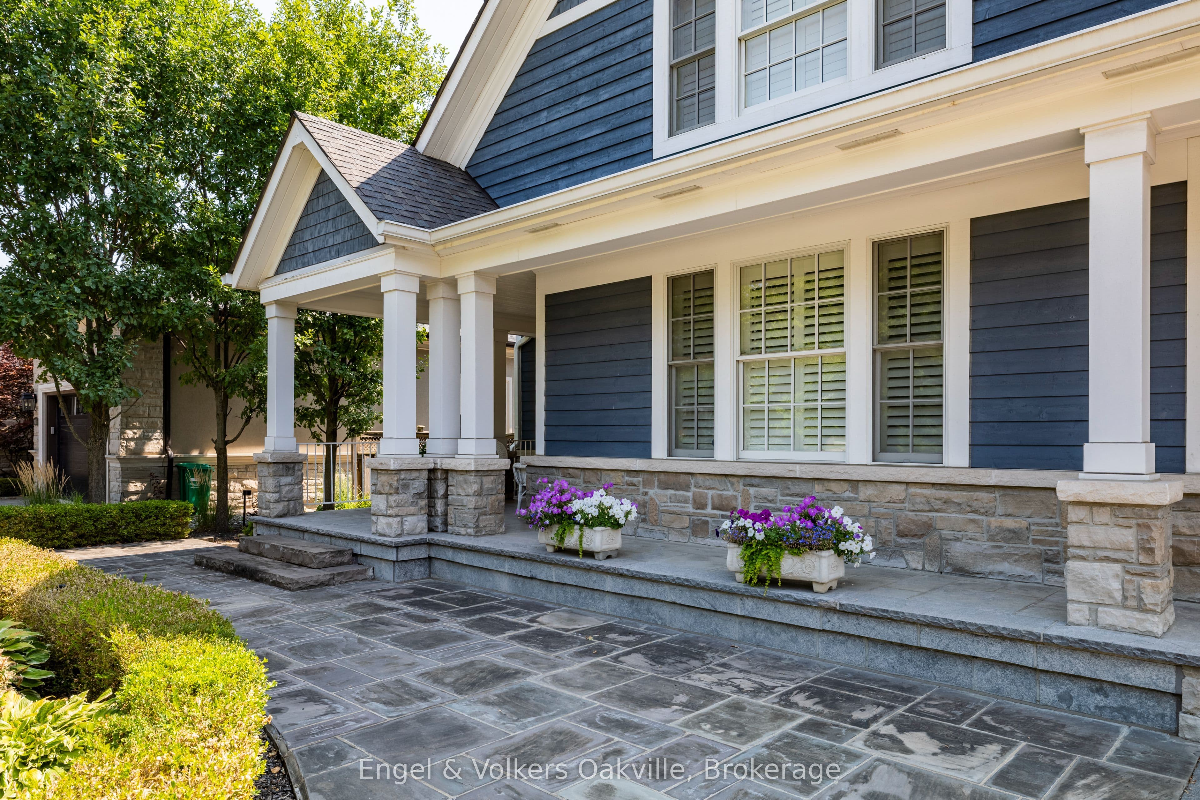 1182 Streambank Drive, Mississauga, ON L5H 1W8