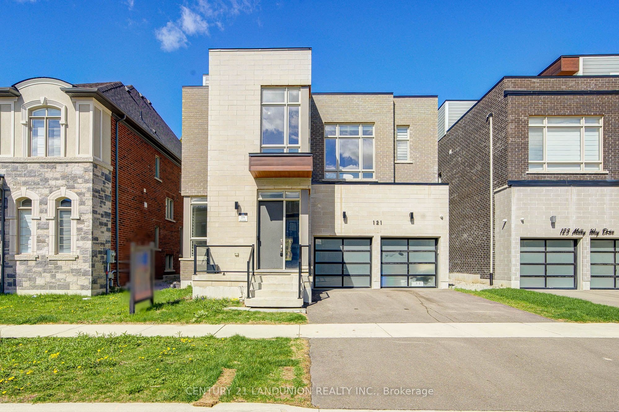 121 Milky Way Drive, Richmond Hill, ON L4C 4L9