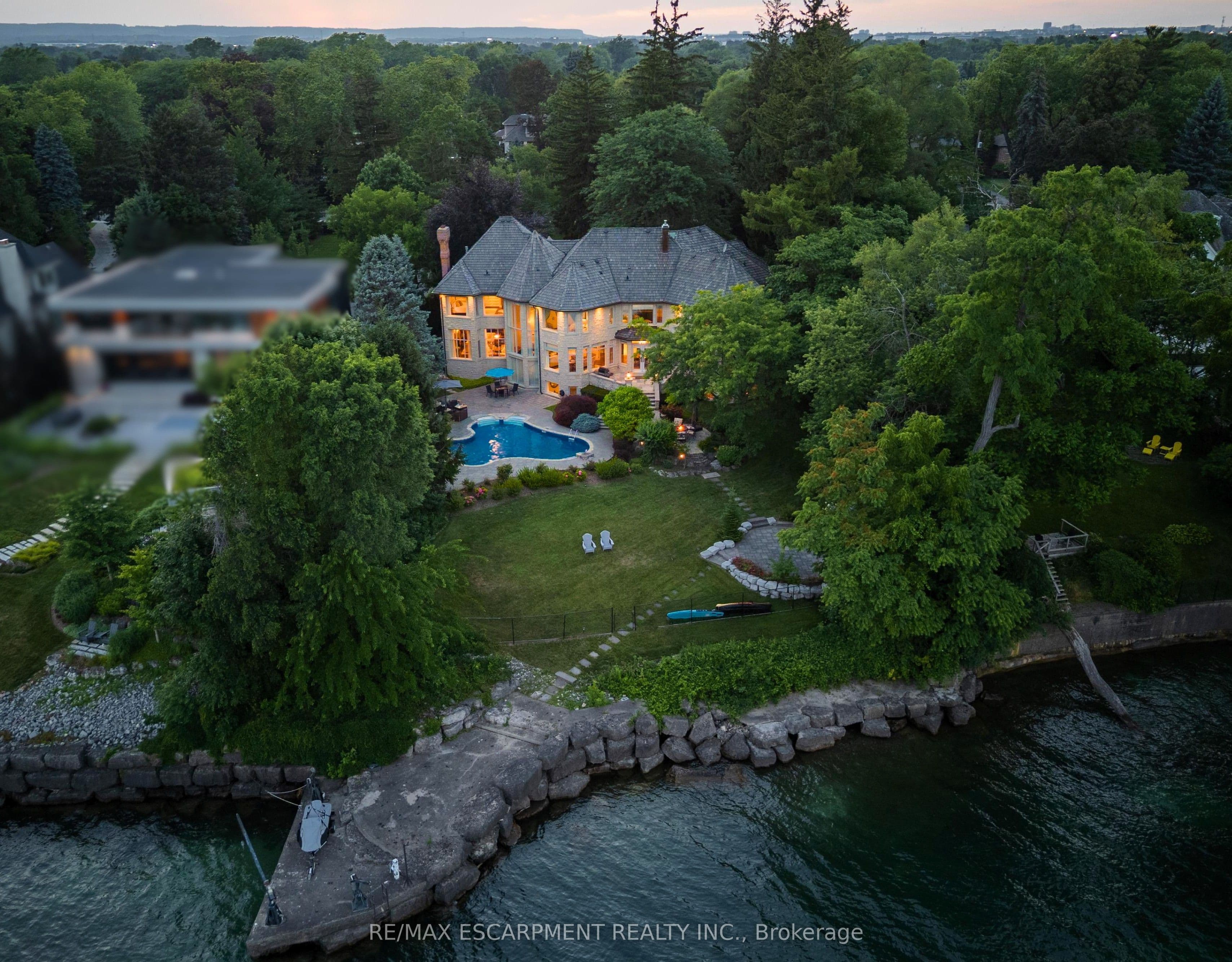 4038 Lakeshore Road, Burlington, ON L7L 1A1