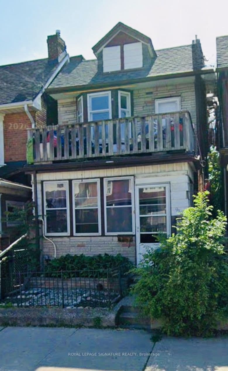 916 Woodbine Avenue, Toronto, ON M4C 4B7