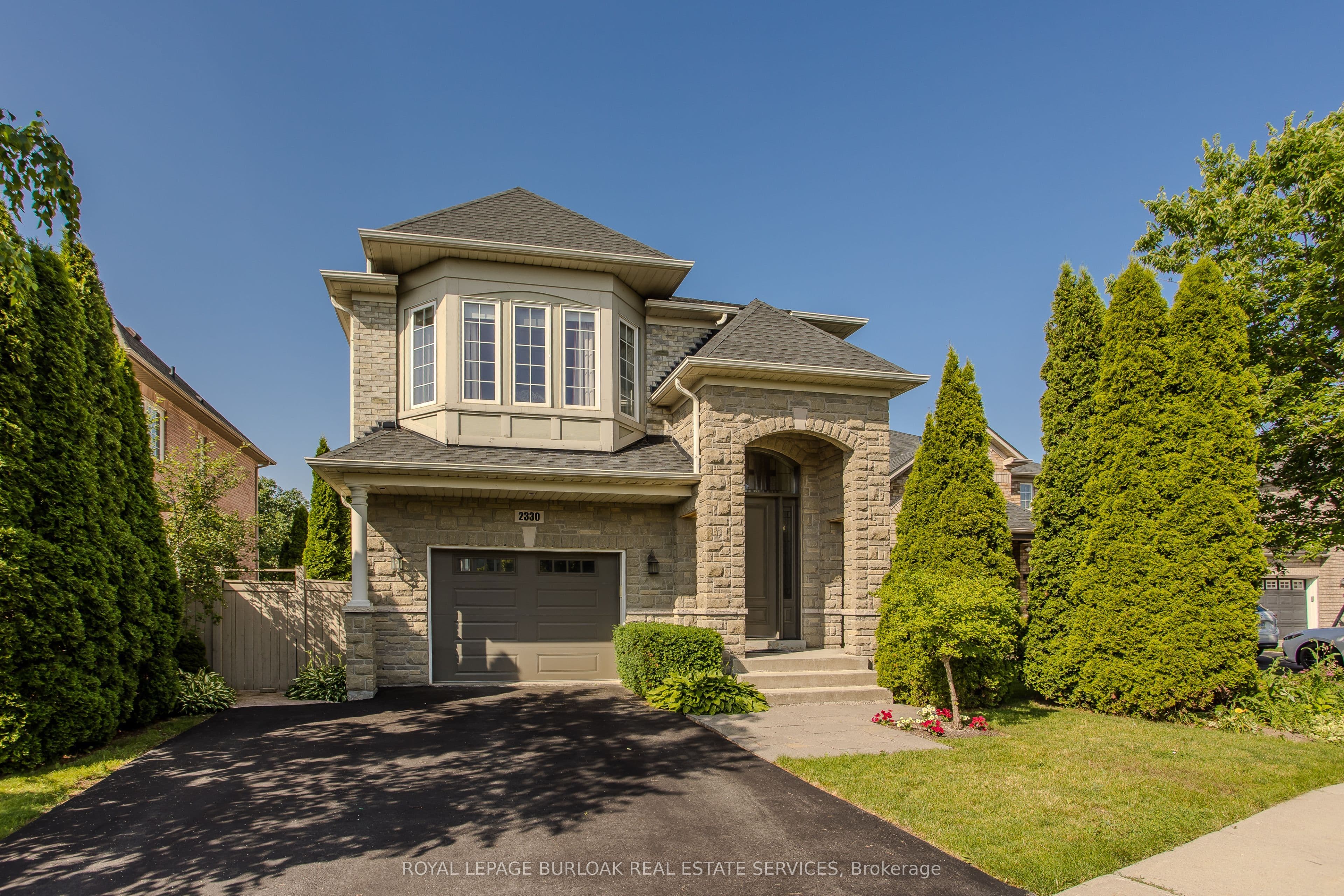2330 Valleyridge Drive, Oakville, ON L6M 5C7