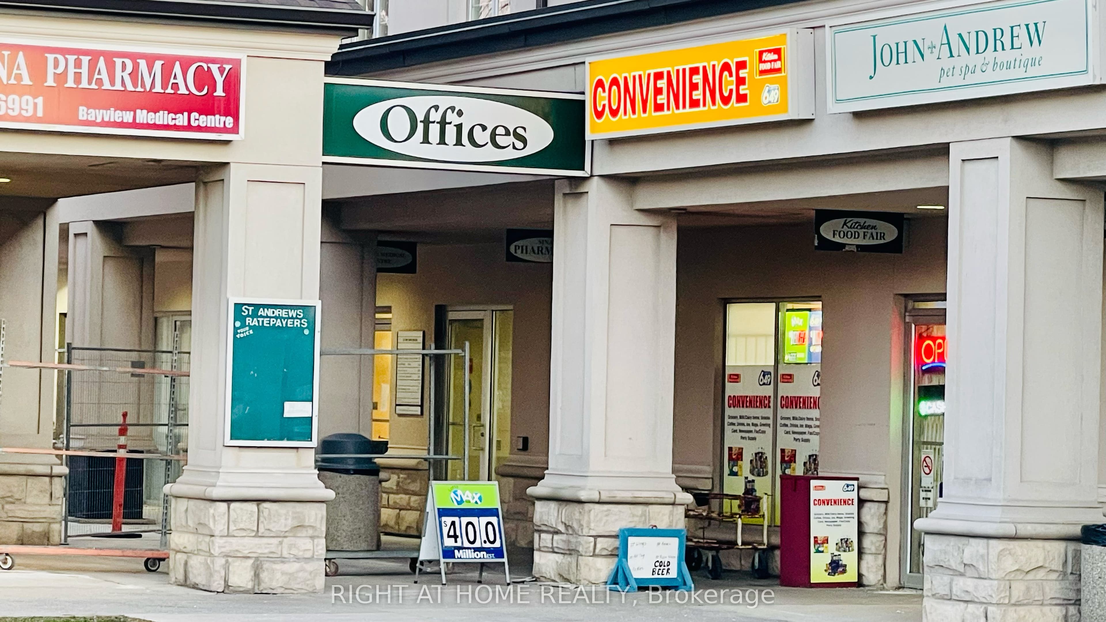33 The Links Road, Toronto, ON M2P 1T7