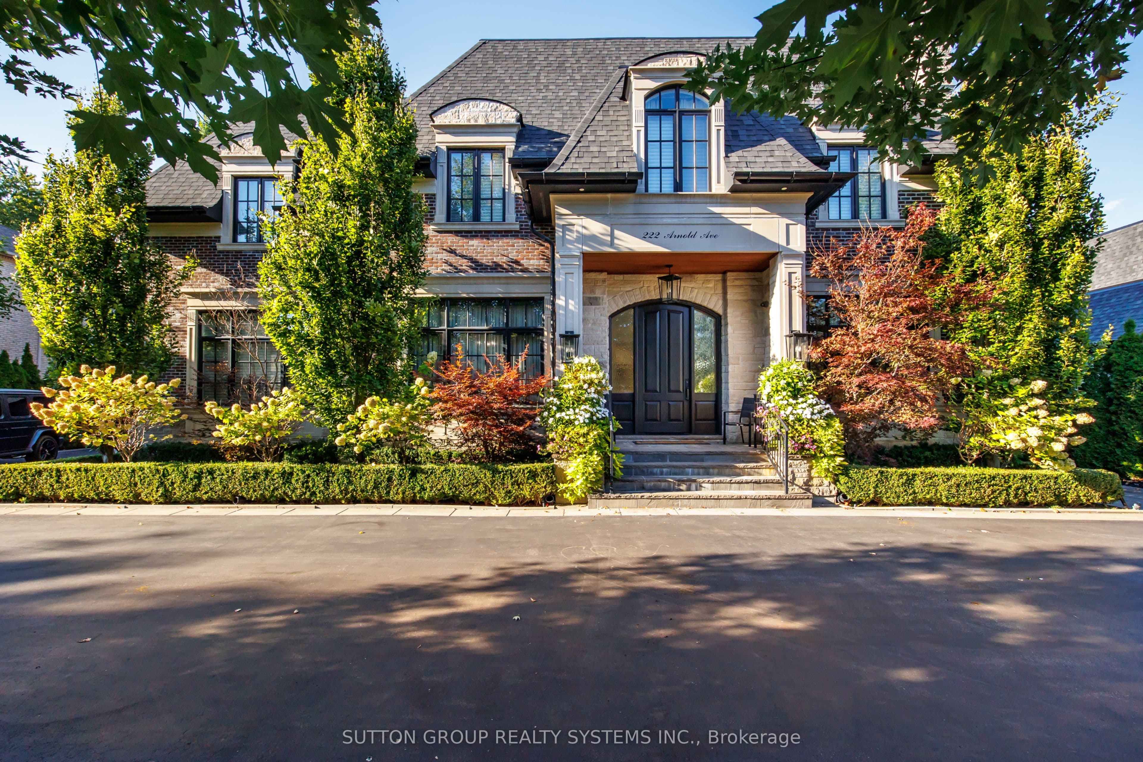 222 Arnold Avenue, Vaughan, ON L4J 1B9