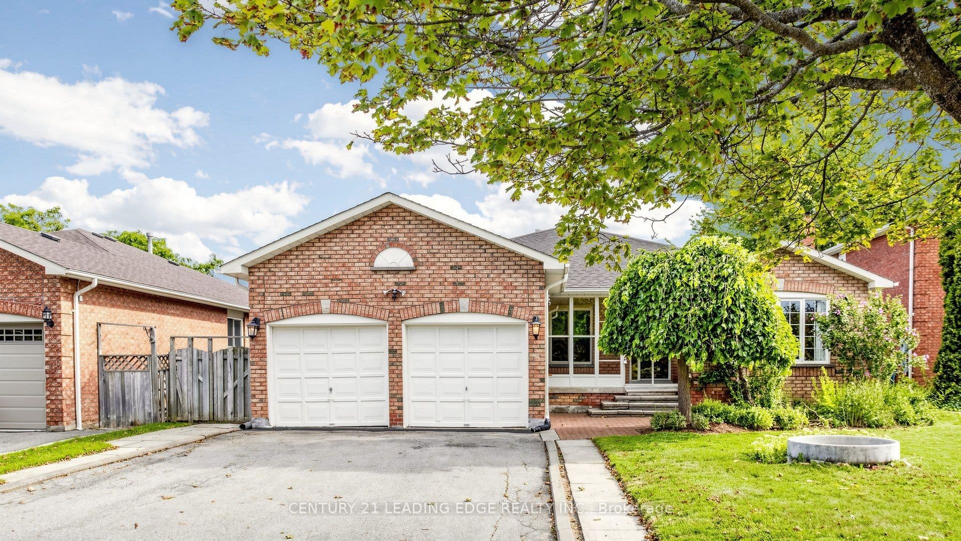 9 COATES Crescent, Richmond Hill, ON L4E 2M3