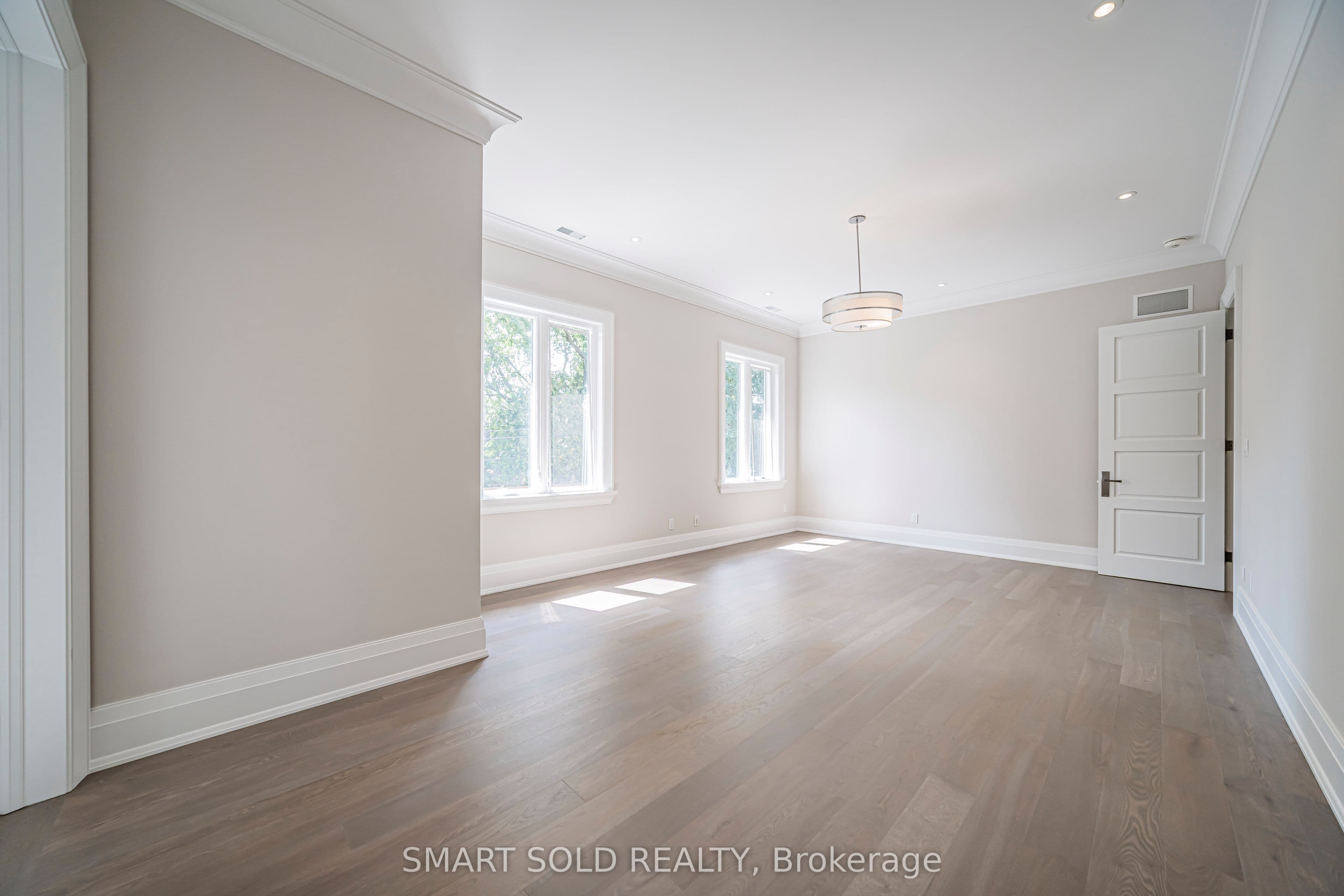 9 Saintfield Avenue, Toronto, ON M3C 2M5