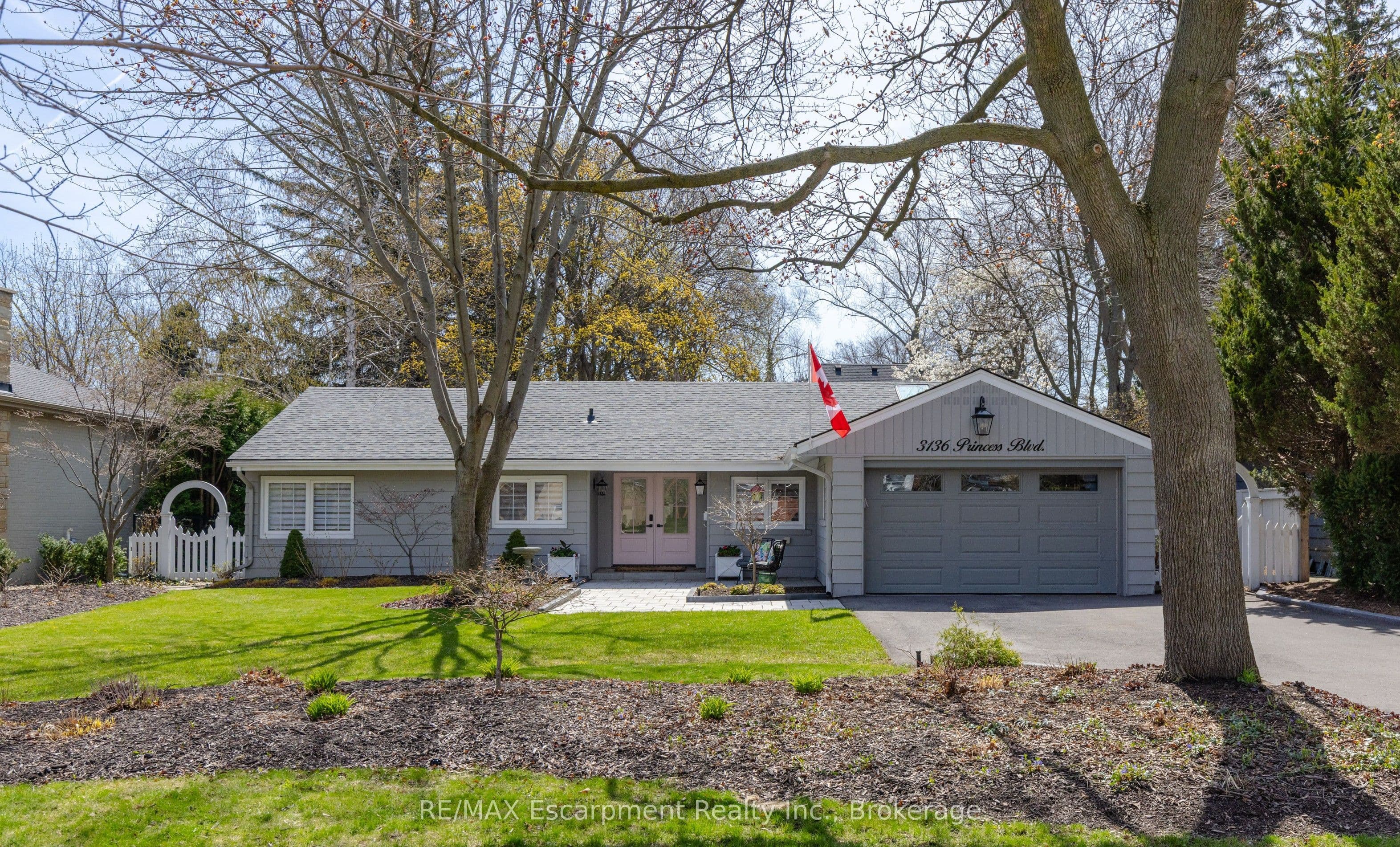3136 Princess Boulevard, Burlington, ON L7N 1G4