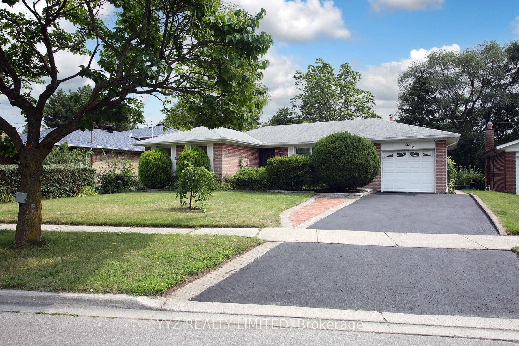 8 Snowcrest Avenue, Toronto, ON M2K 2K6