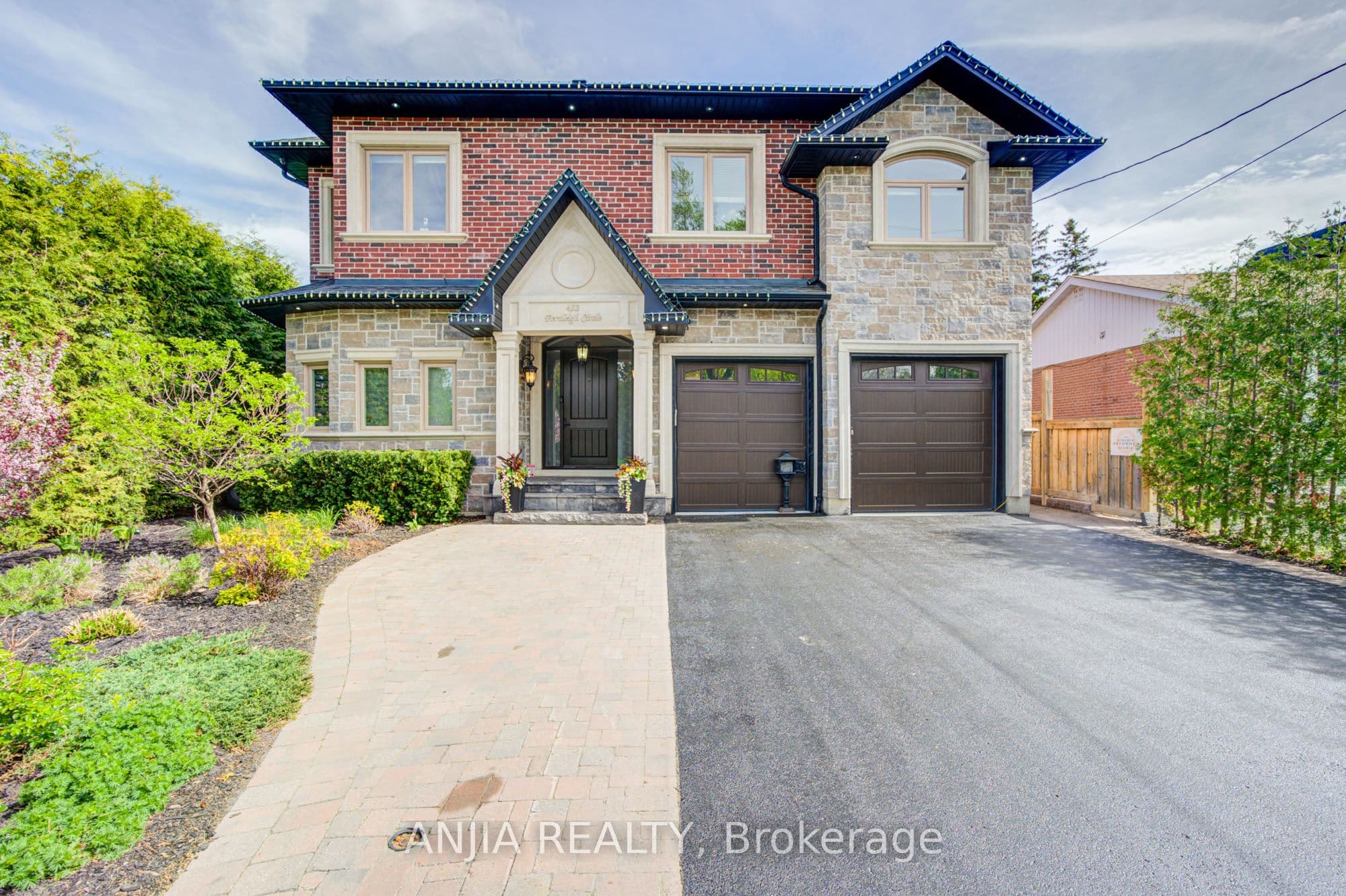 452 Fernleigh Circle S, Richmond Hill, ON L4C 1E6
