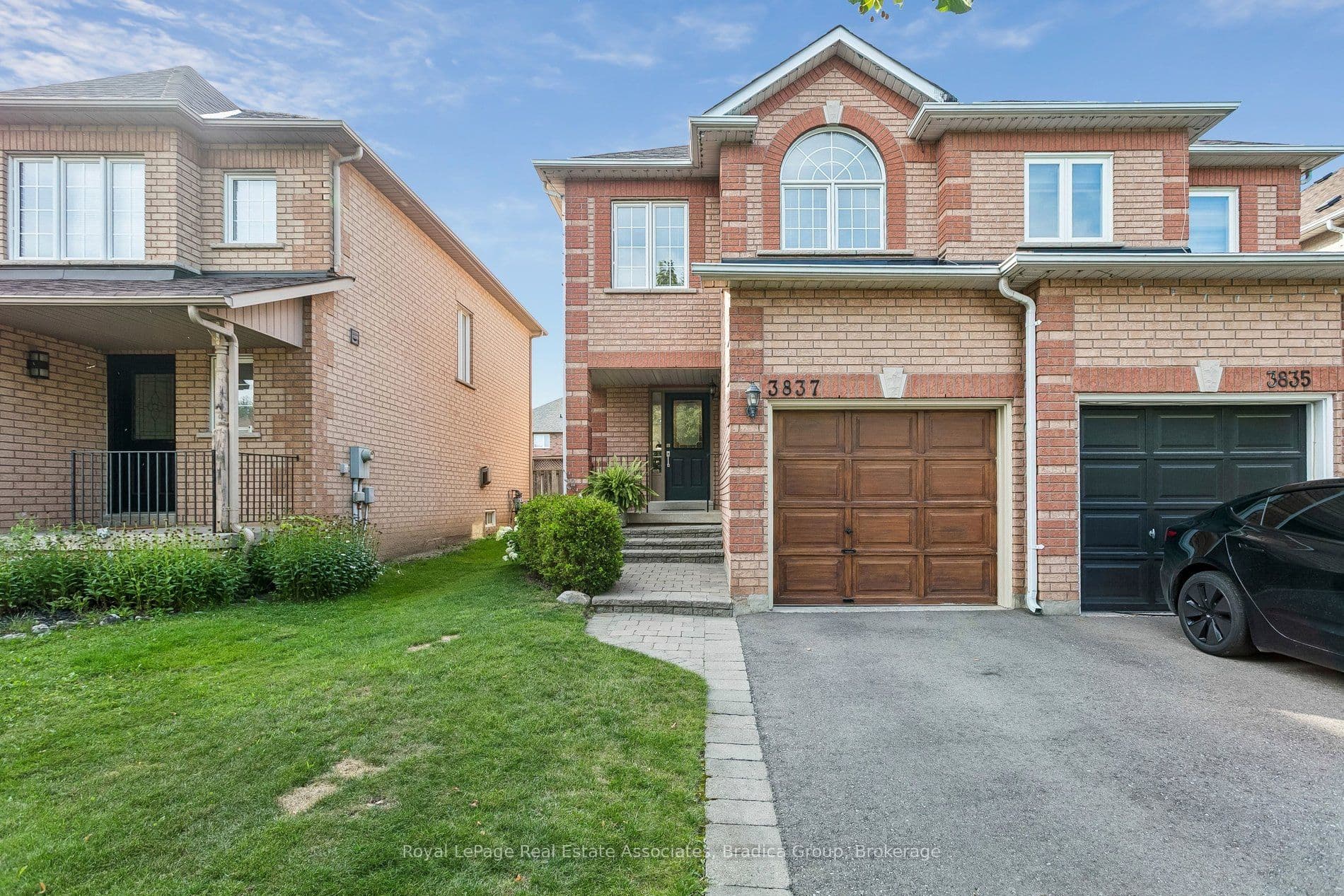 3837 Forest Bluff Crescent, Mississauga, ON L5N 7V1