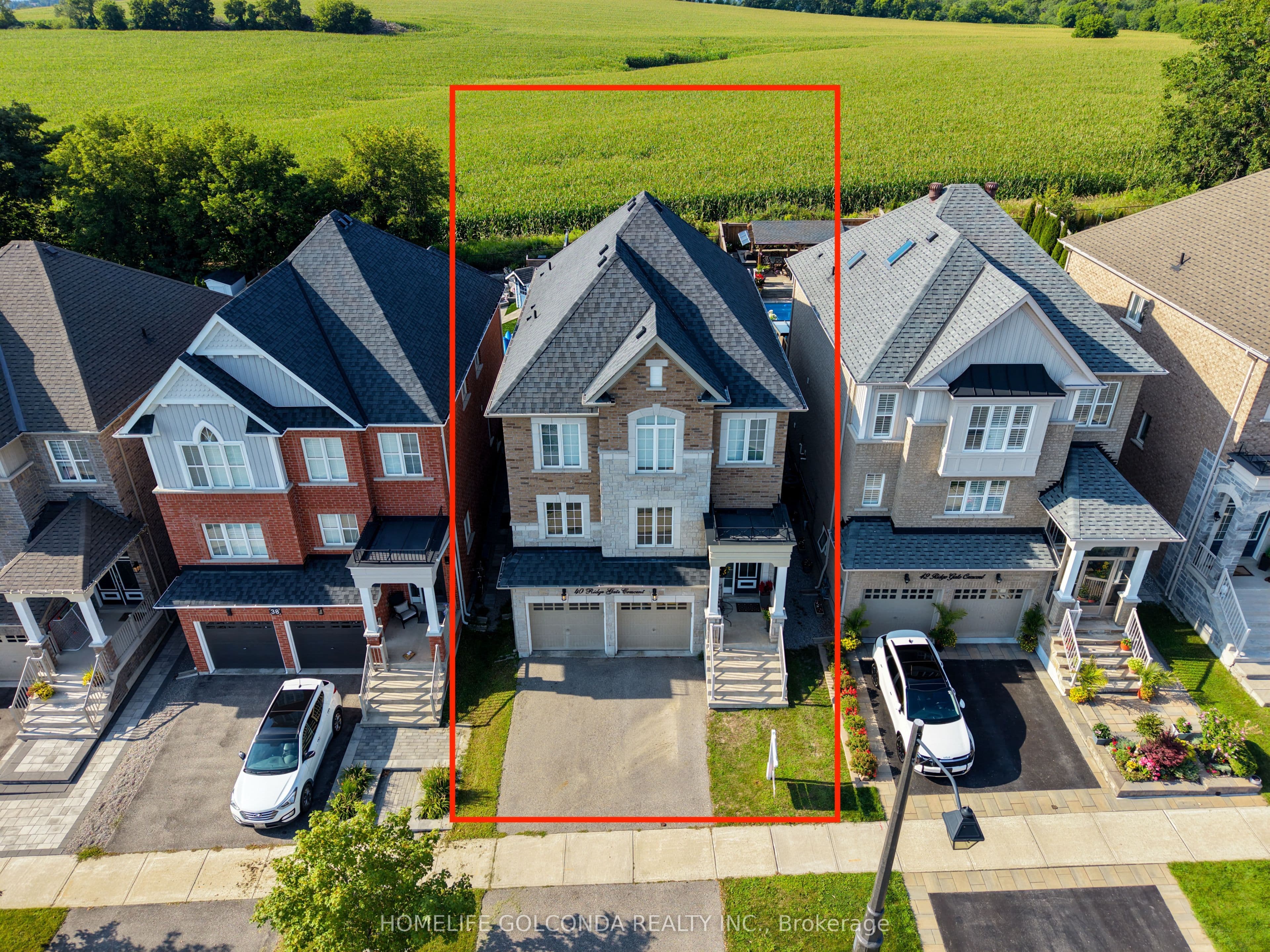 40 Ridge Gate Crescent, East Gwillimbury, ON L0G 1M0