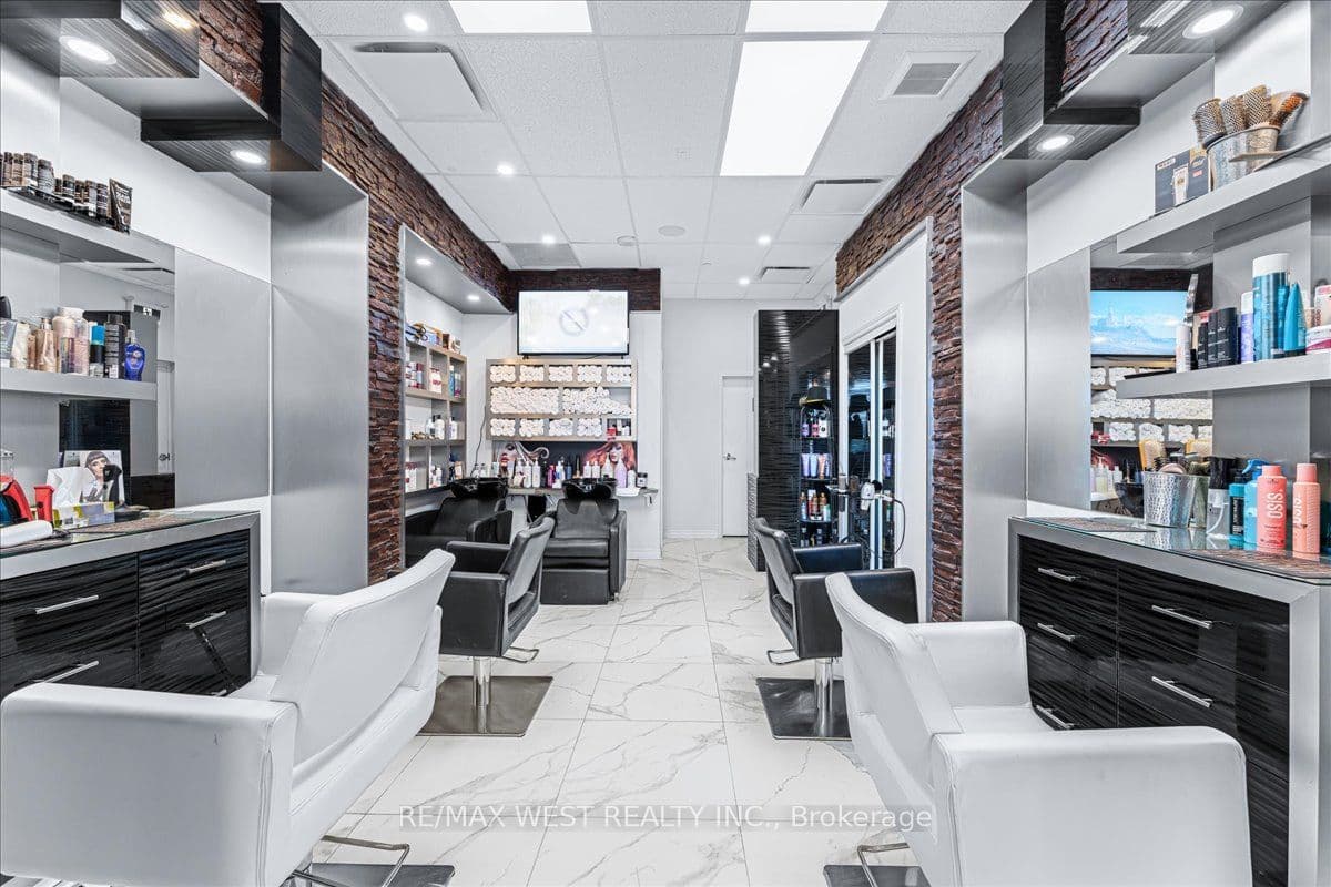 9610 Yonge Street A8, Richmond Hill, ON L4C 1V6