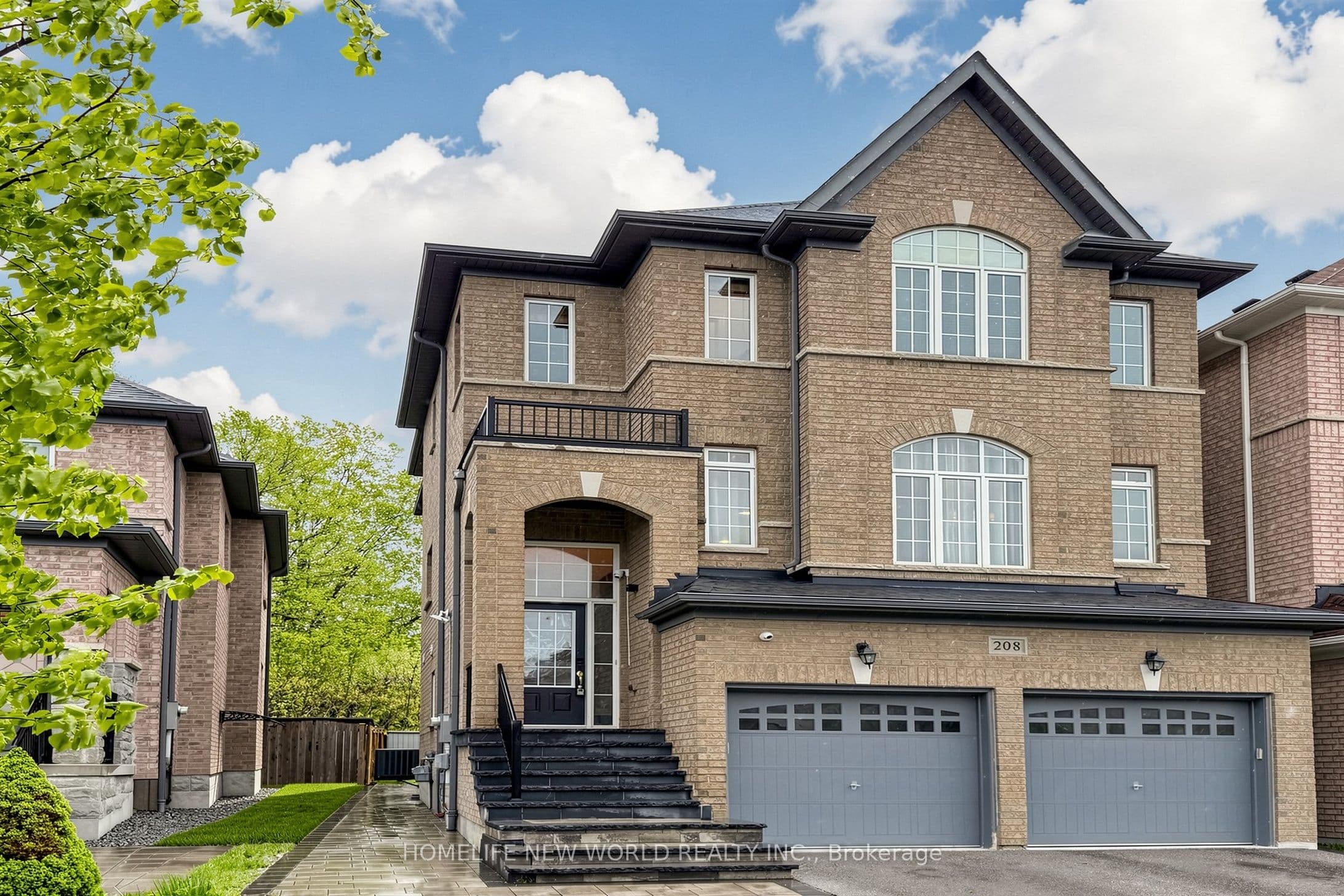 208 Hunting Ridges Drive, Richmond Hill, ON L4E 4K6