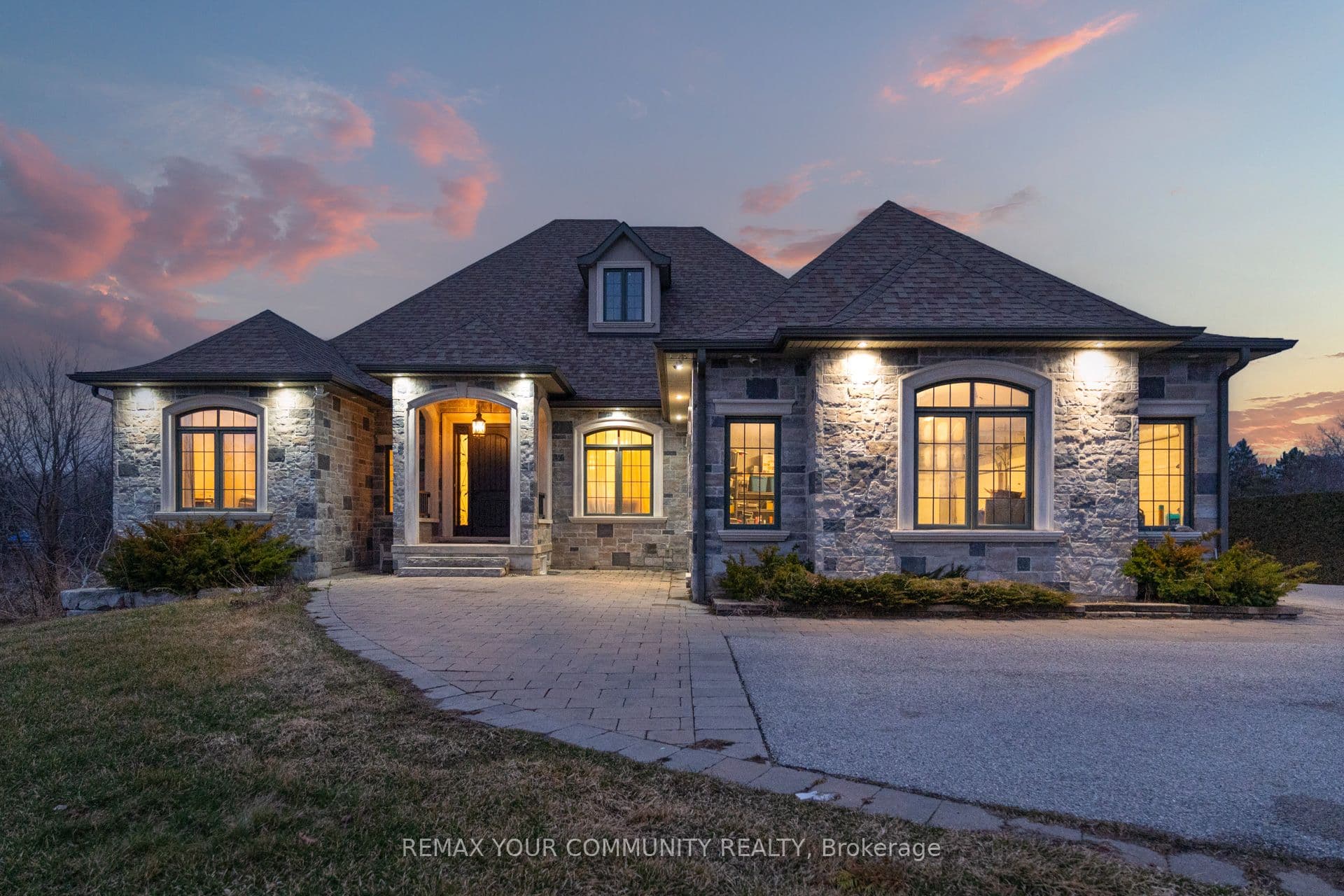 20111 Bathurst Street E, East Gwillimbury, ON L9N 1N3