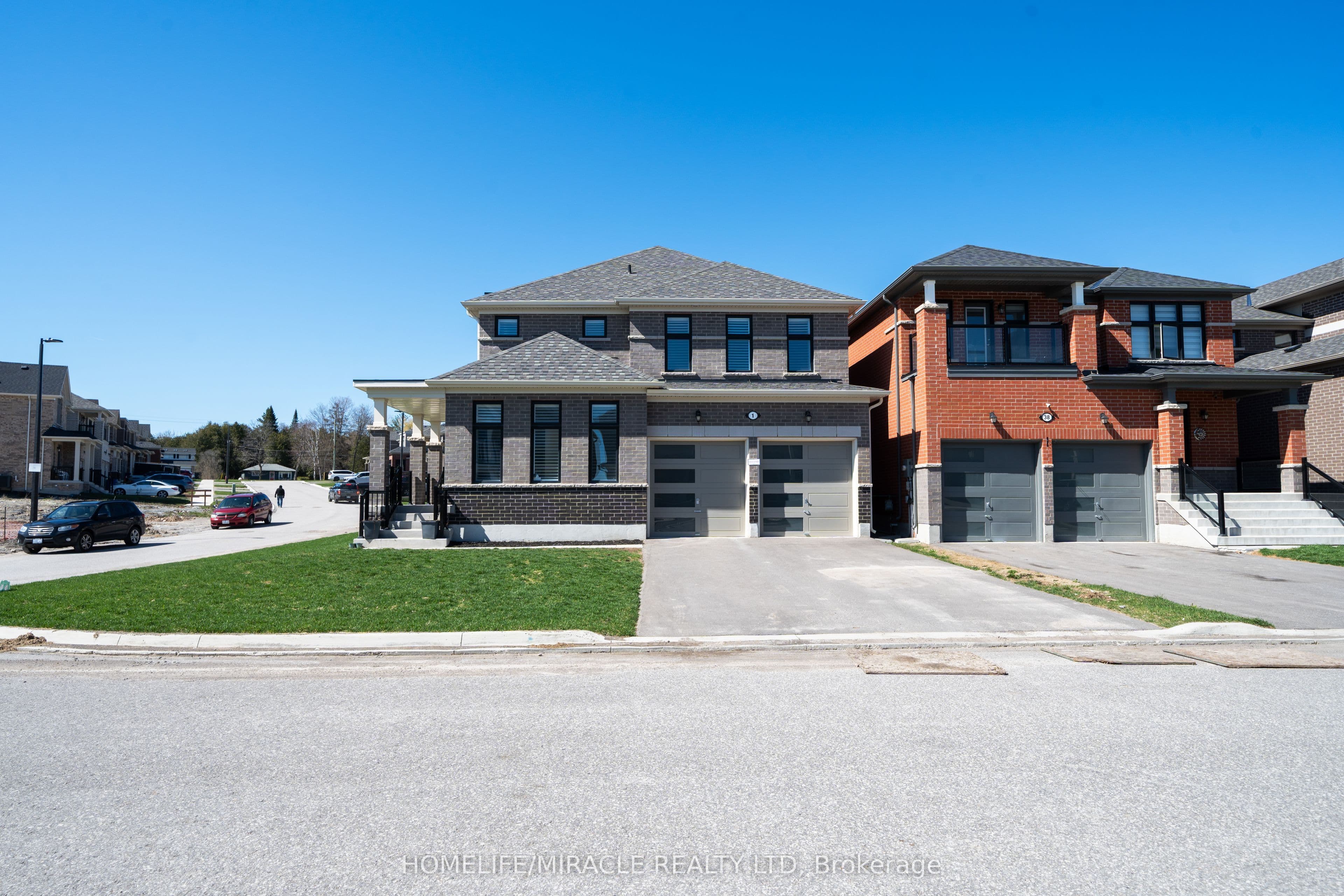 1 Ainslie Hill Crescent, Georgina, ON L0E 1R0