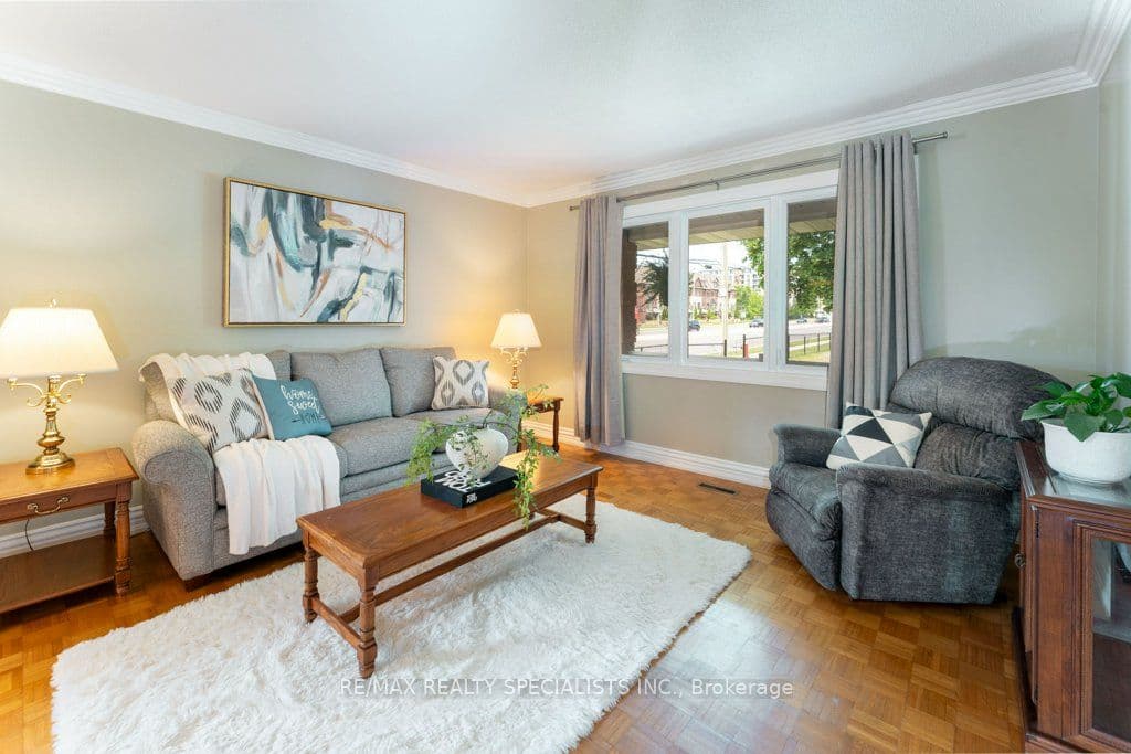 330 Hickory Circle, Oakville, ON L6H 4T5
