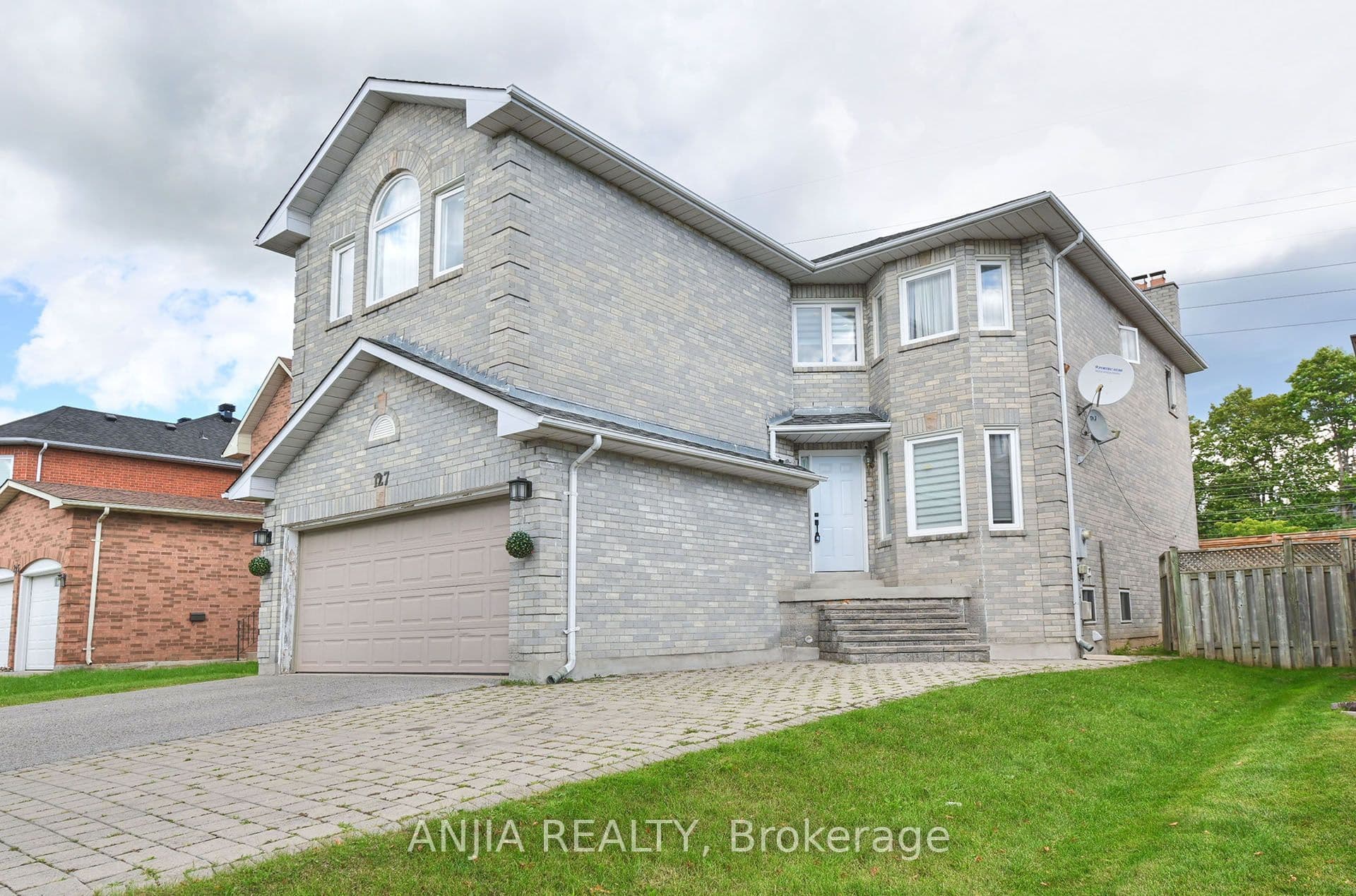 127 Tomlinson Circle, Markham, ON L3R 9K4