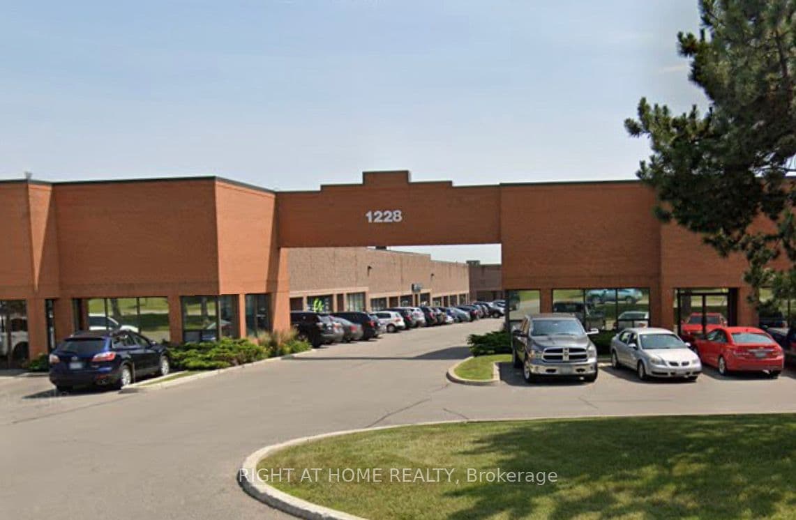 1228 Gorham Street 4, Newmarket, ON L3Y 8Z1