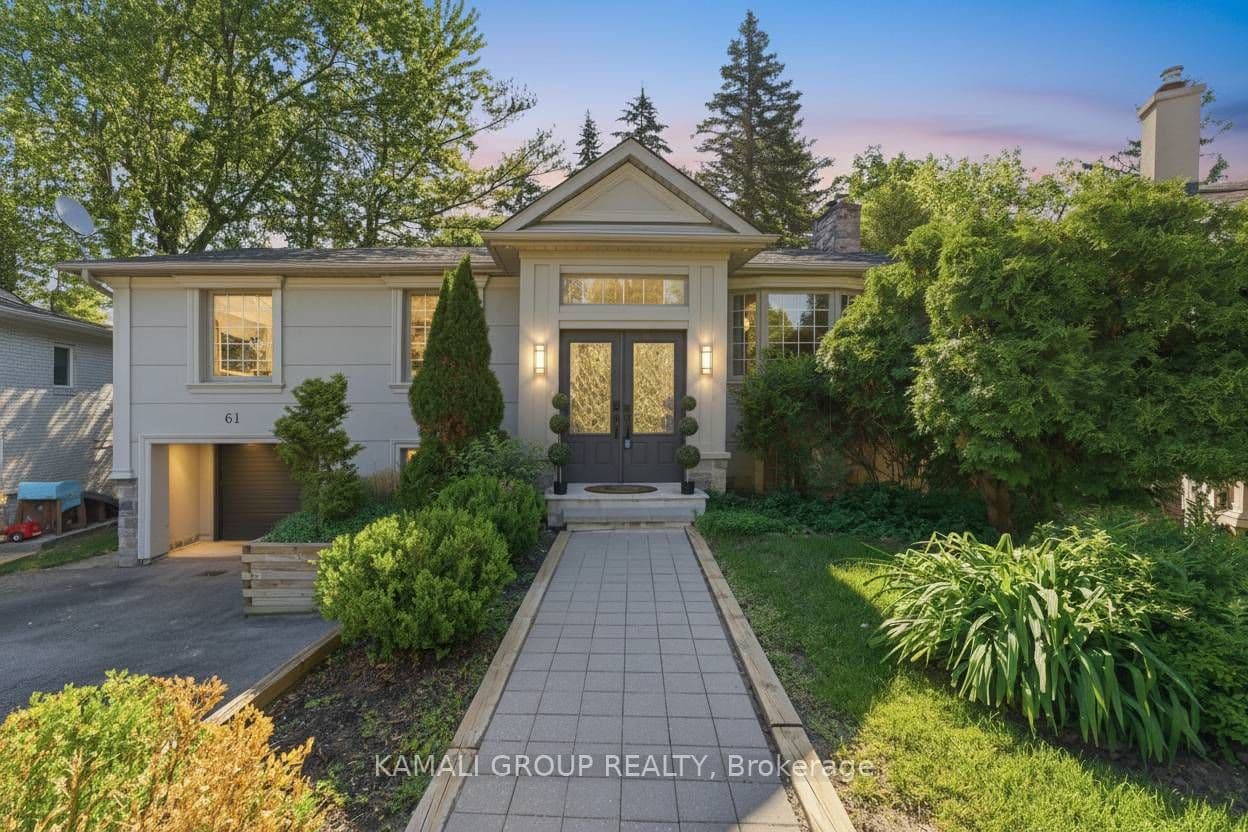 61 Lawnwood Court, Richmond Hill, ON L4C 4T1